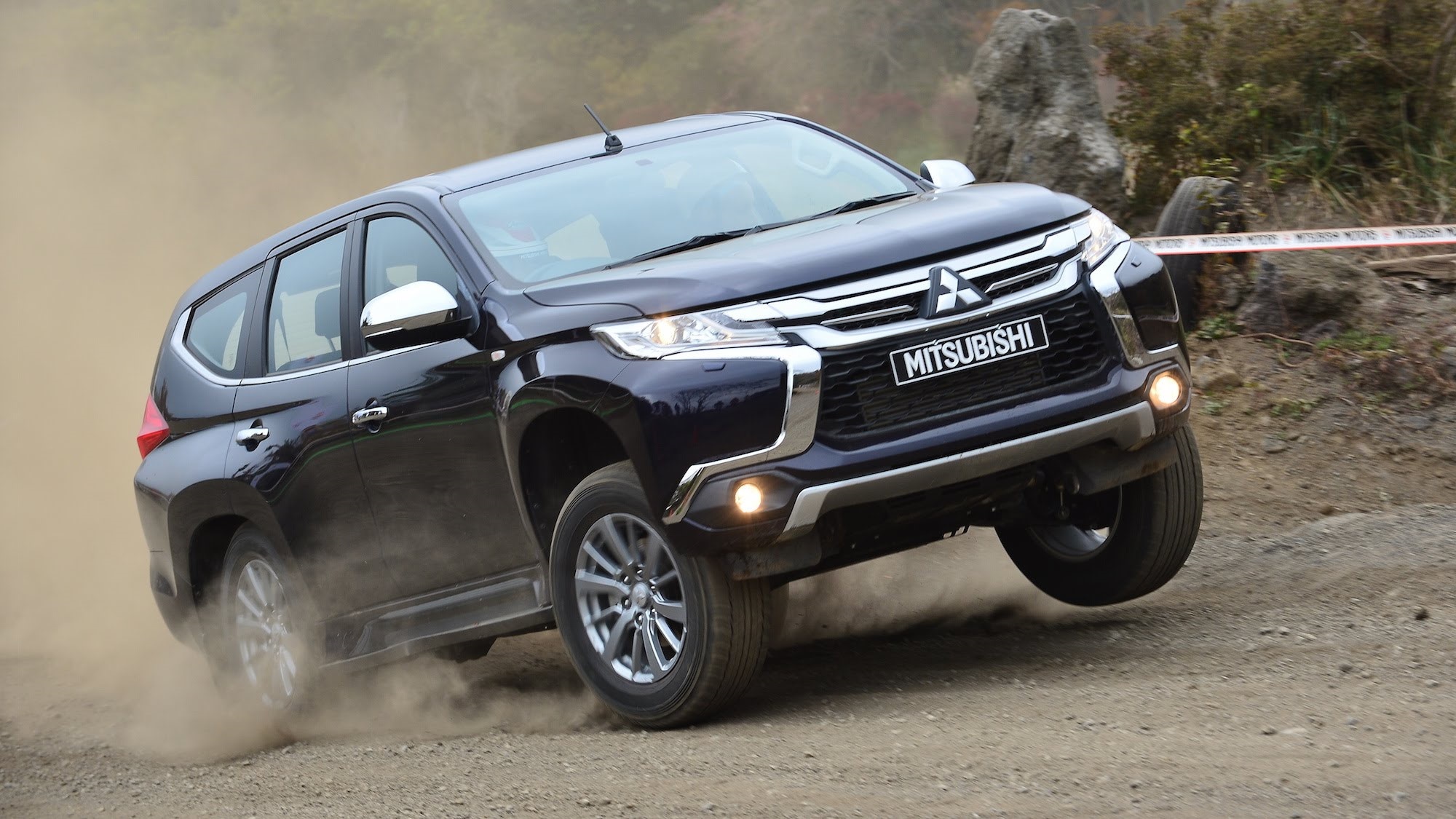Mitsubishi Pajero Sport giảm giá ảnh 3 Mitsubishi Pajero Sport giam gia anh 3