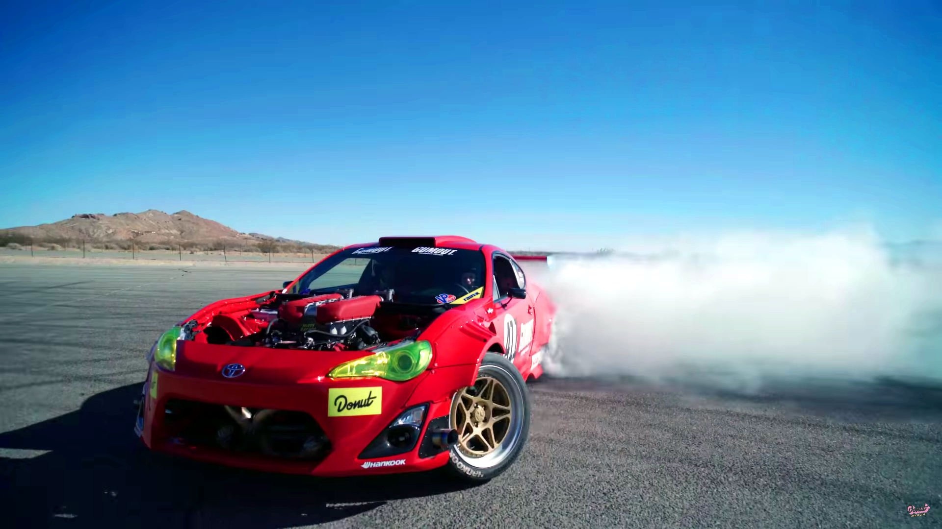 Toyota 86 do dong co Ferrari gap nan khi chay bieu dien hinh anh