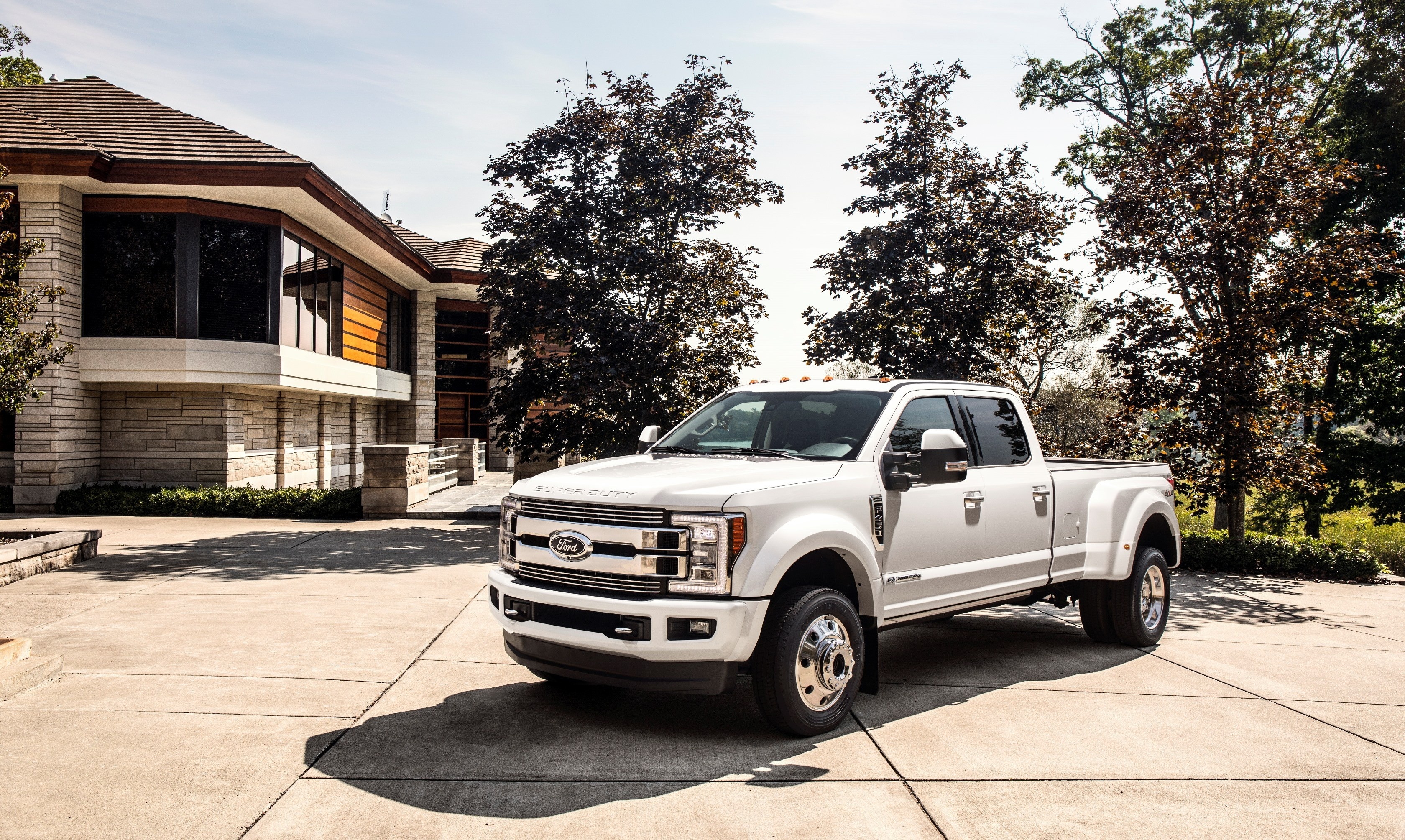 Ford F-450 Limited 2018 - ban tai sang trong gia 100.000 USD hinh anh