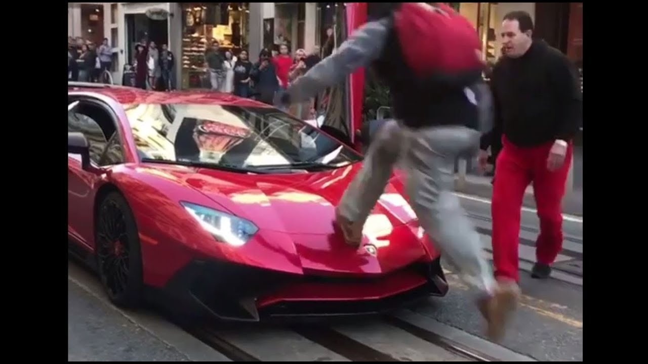 Nhay len mui sieu xe Lamborghini, thanh nien bi an no don hinh anh