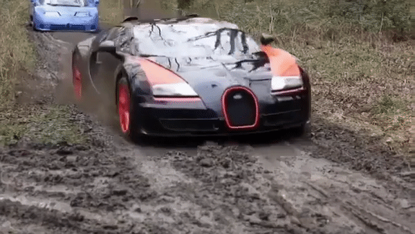 Bugatti Veyron Super Sport loi duong bun lay hinh anh