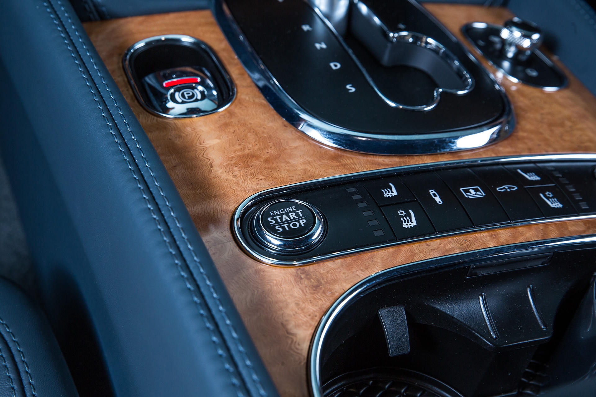 Bentley Flying Spur dac biet tai Viet Nam anh 7