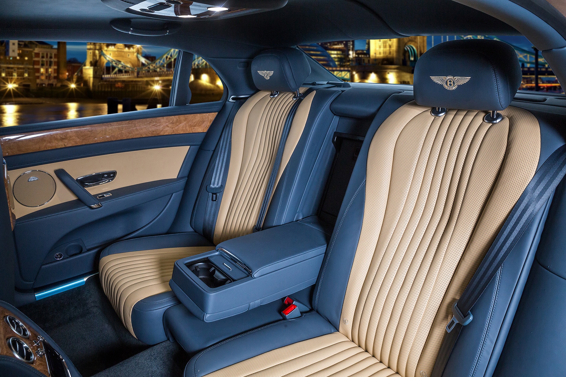 Bentley Flying Spur dac biet tai Viet Nam anh 5