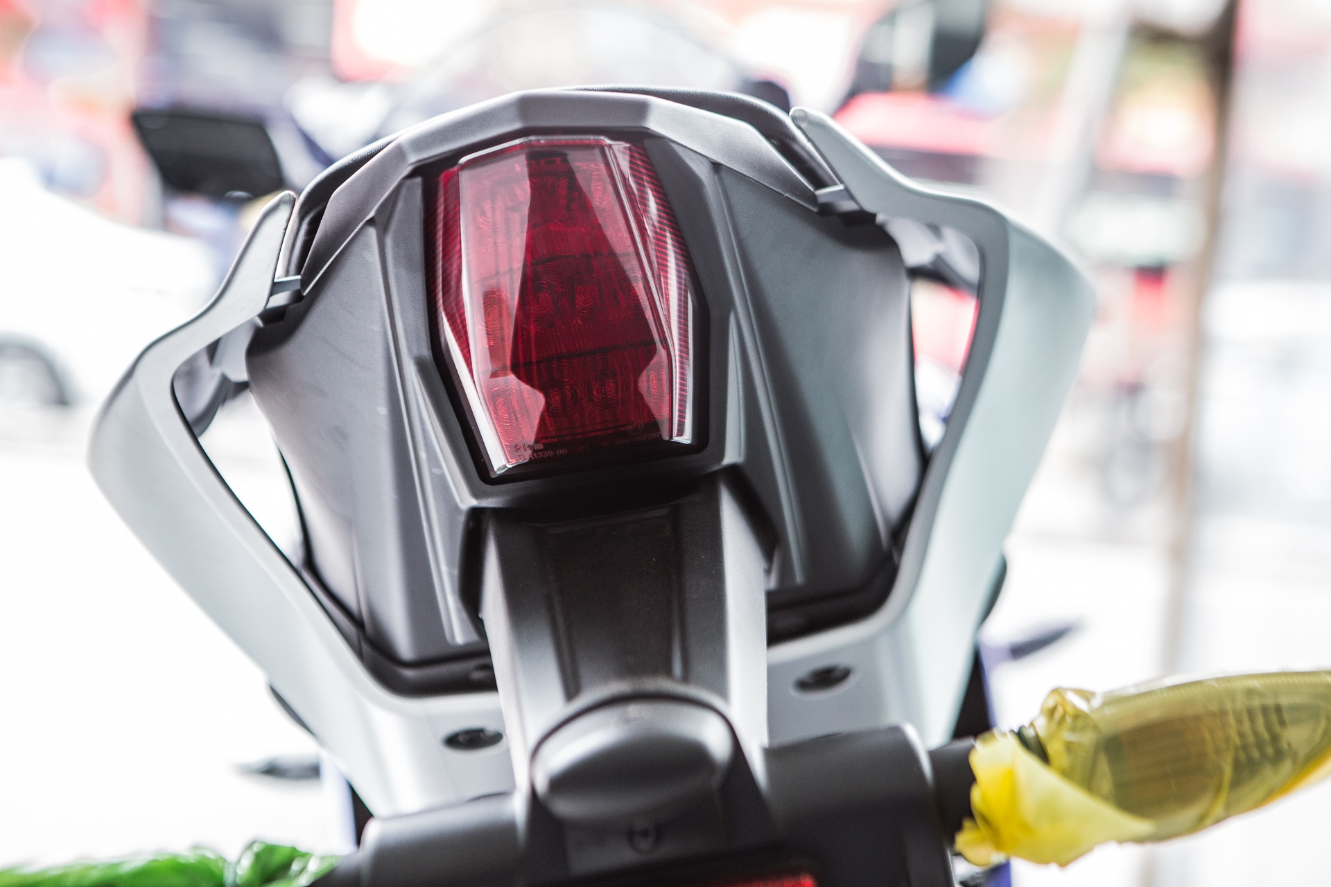 Gia Yamaha YZF-R15 2017 anh 7