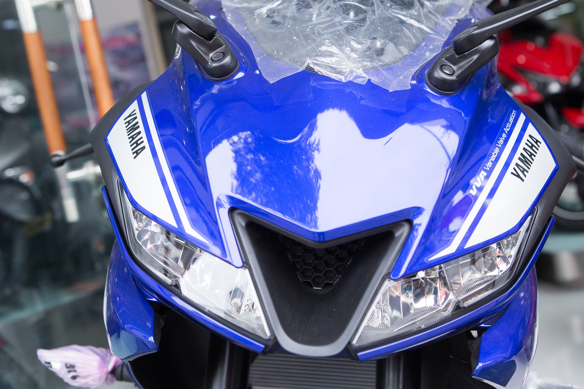 Gia Yamaha YZF-R15 2017 anh 3