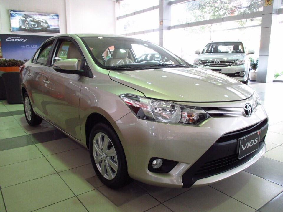 Xe Toyota giam gia, khach van chiu thiet phi truoc ba hinh anh
