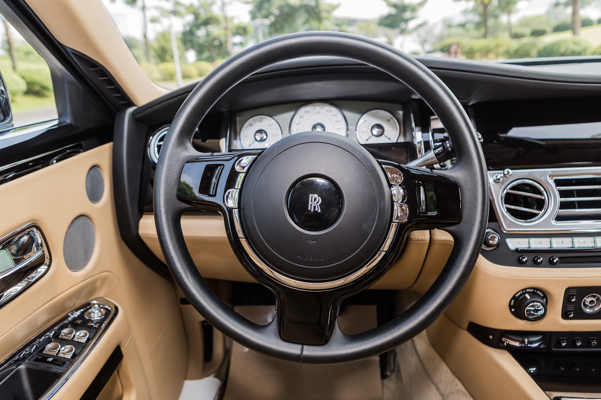 Rolls-Royce Ghost Series II gia bao nhieu anh 9