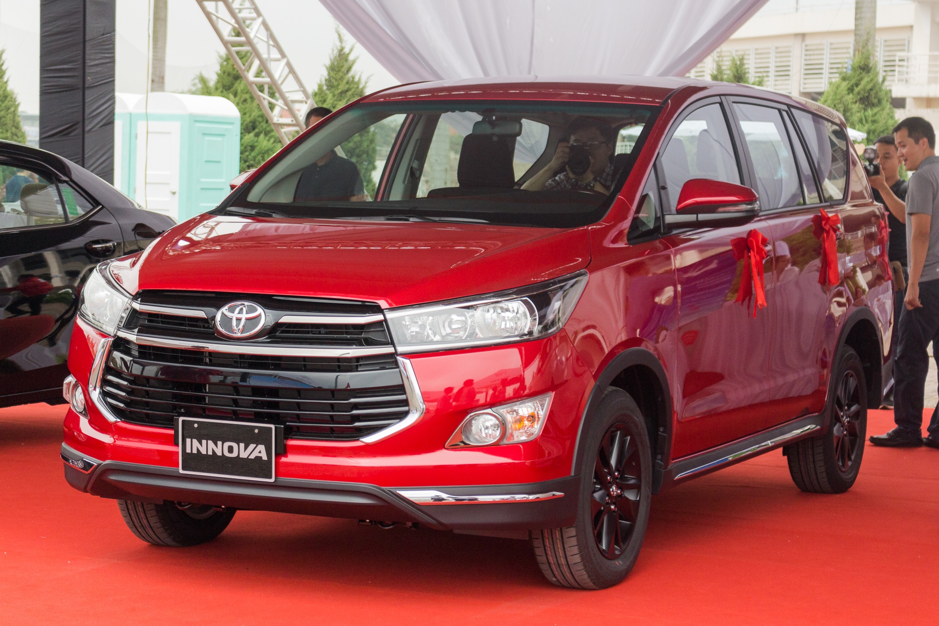 Toyota Innova Venturer tai Viet Nam anh 1
