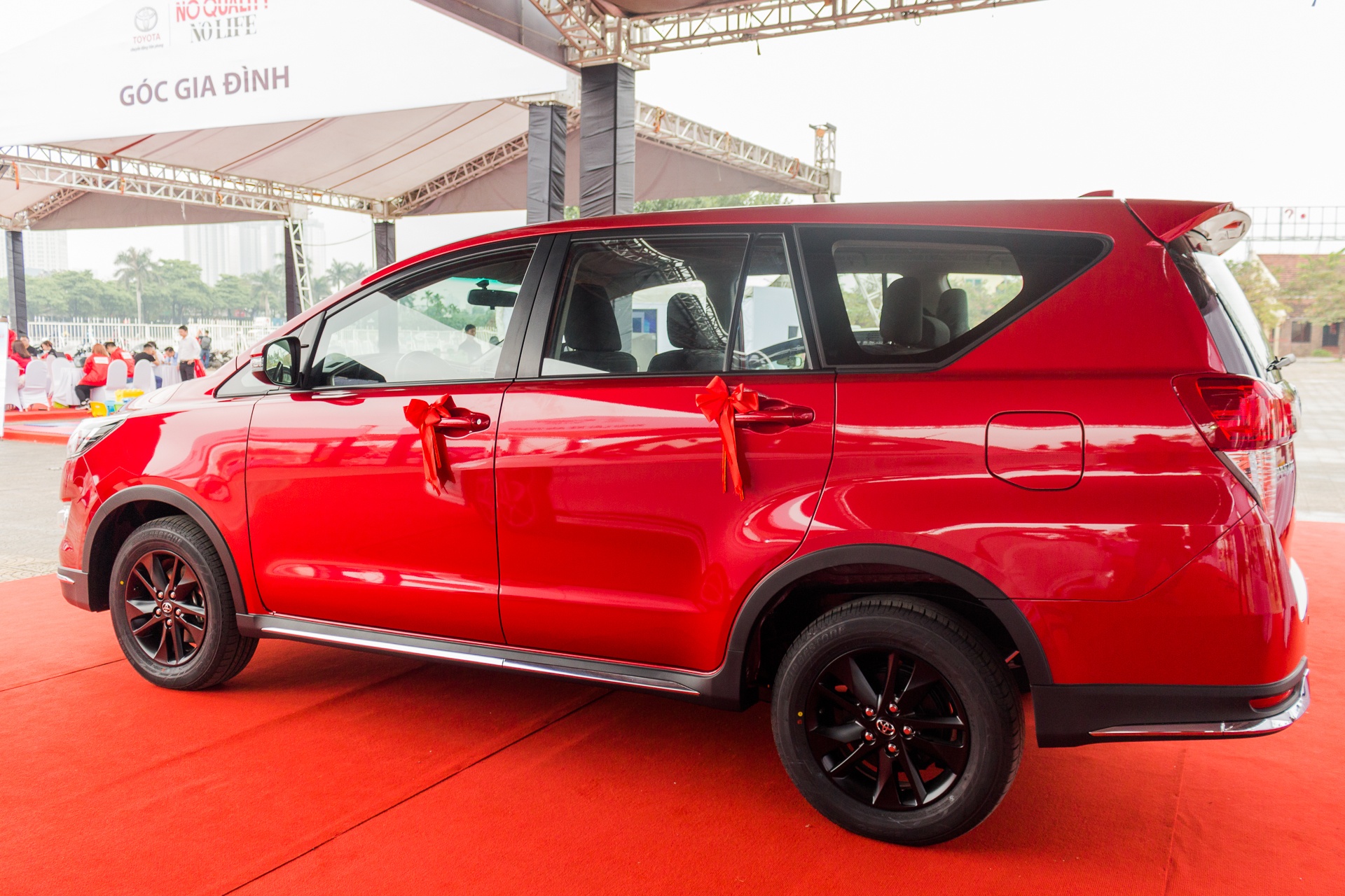 Toyota Innova Venturer tai Viet Nam anh 4