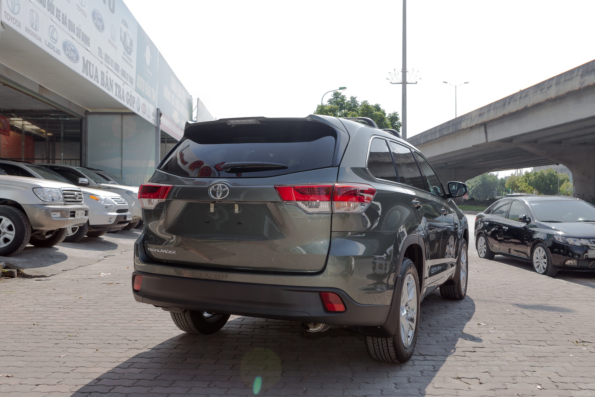 Toyota Highlander mau doc tai Viet Nam anh 2