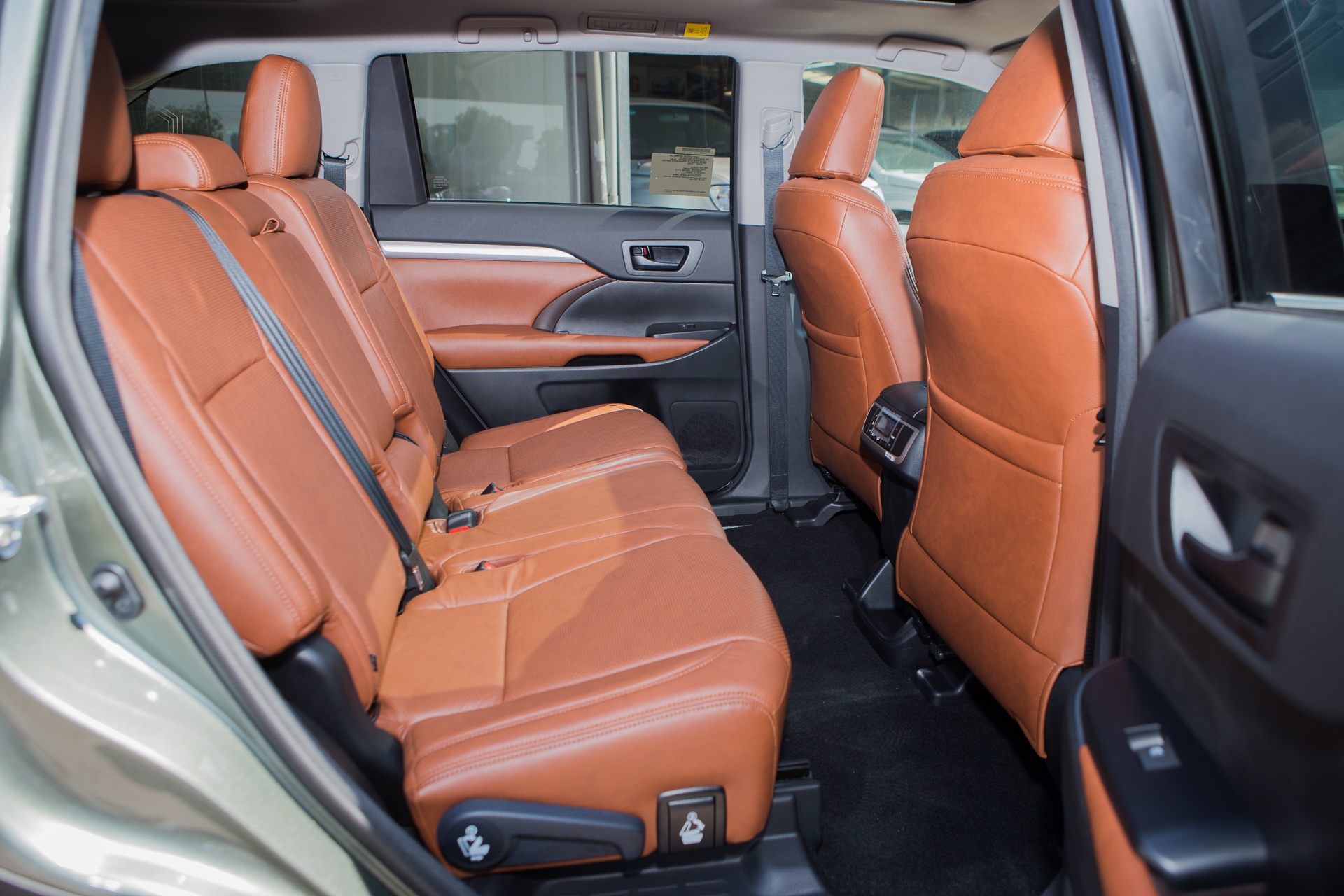 Toyota Highlander mau doc tai Viet Nam anh 11