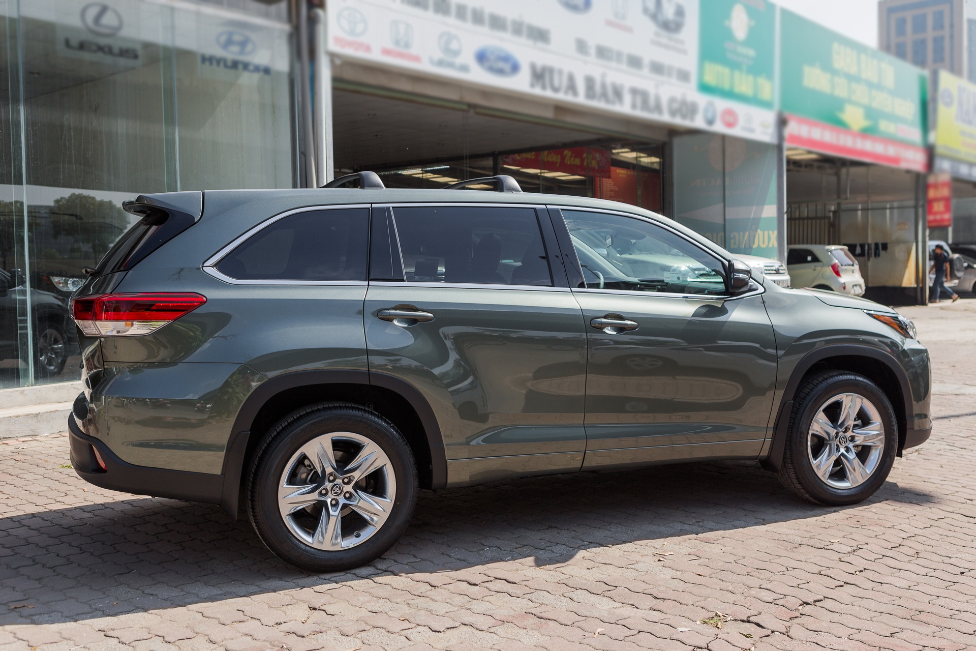 Toyota Highlander mau doc tai Viet Nam anh 3