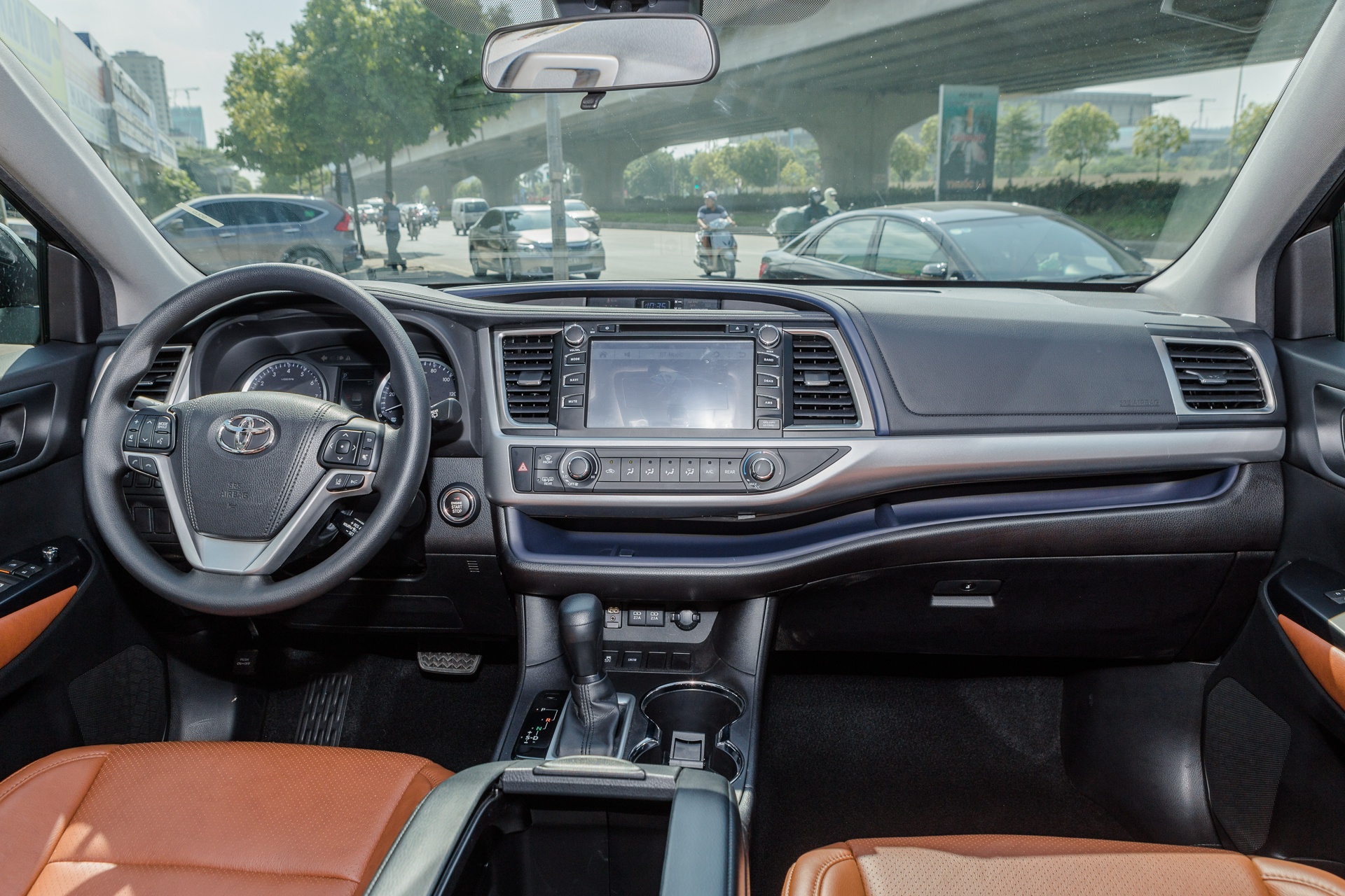 Toyota Highlander mau doc tai Viet Nam anh 5