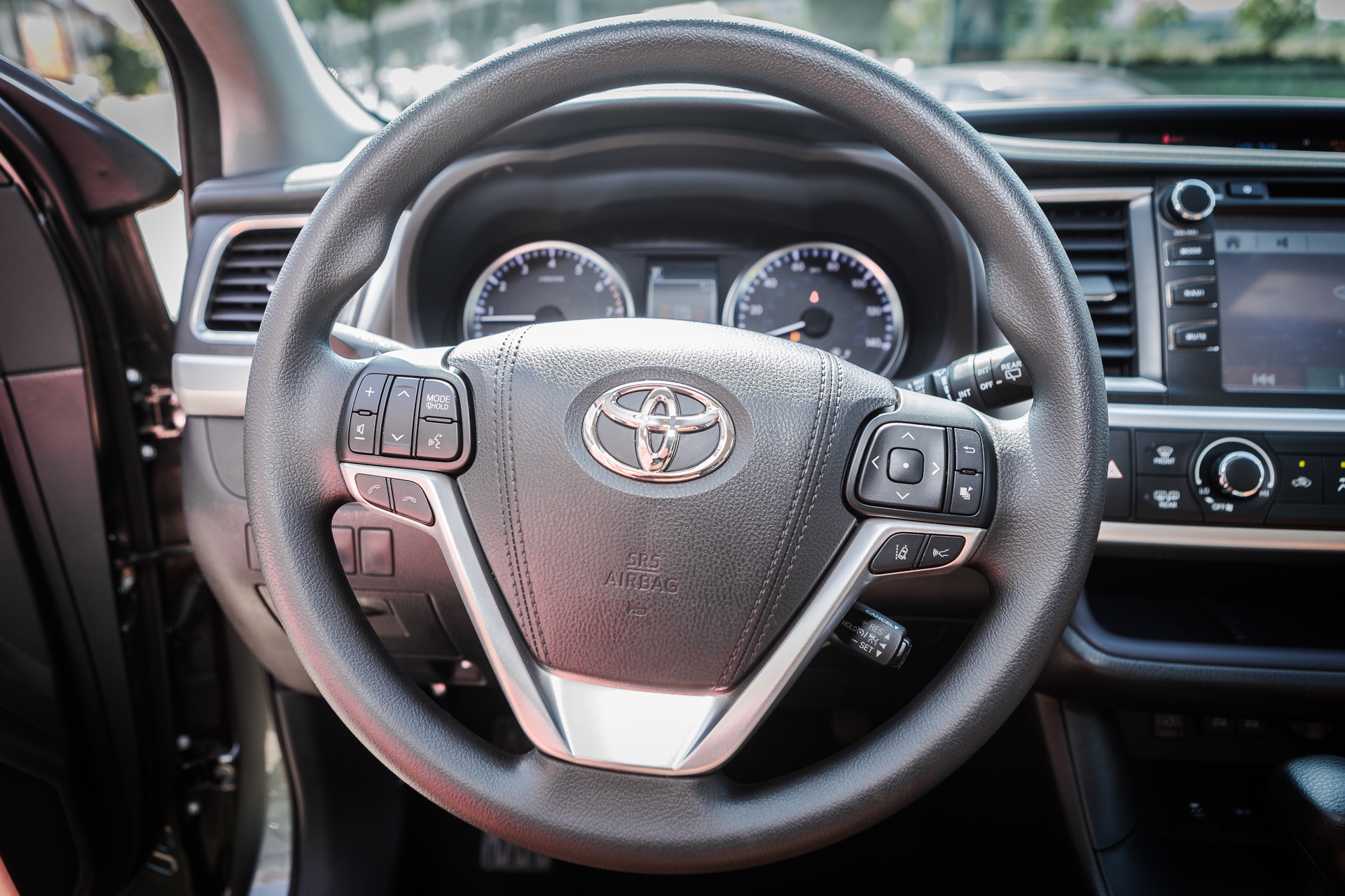 Toyota Highlander mau doc tai Viet Nam anh 6