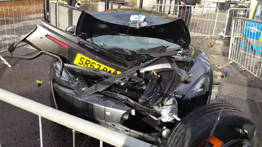 Sieu xe McLaren 570S bien dang sau tai nan o London hinh anh