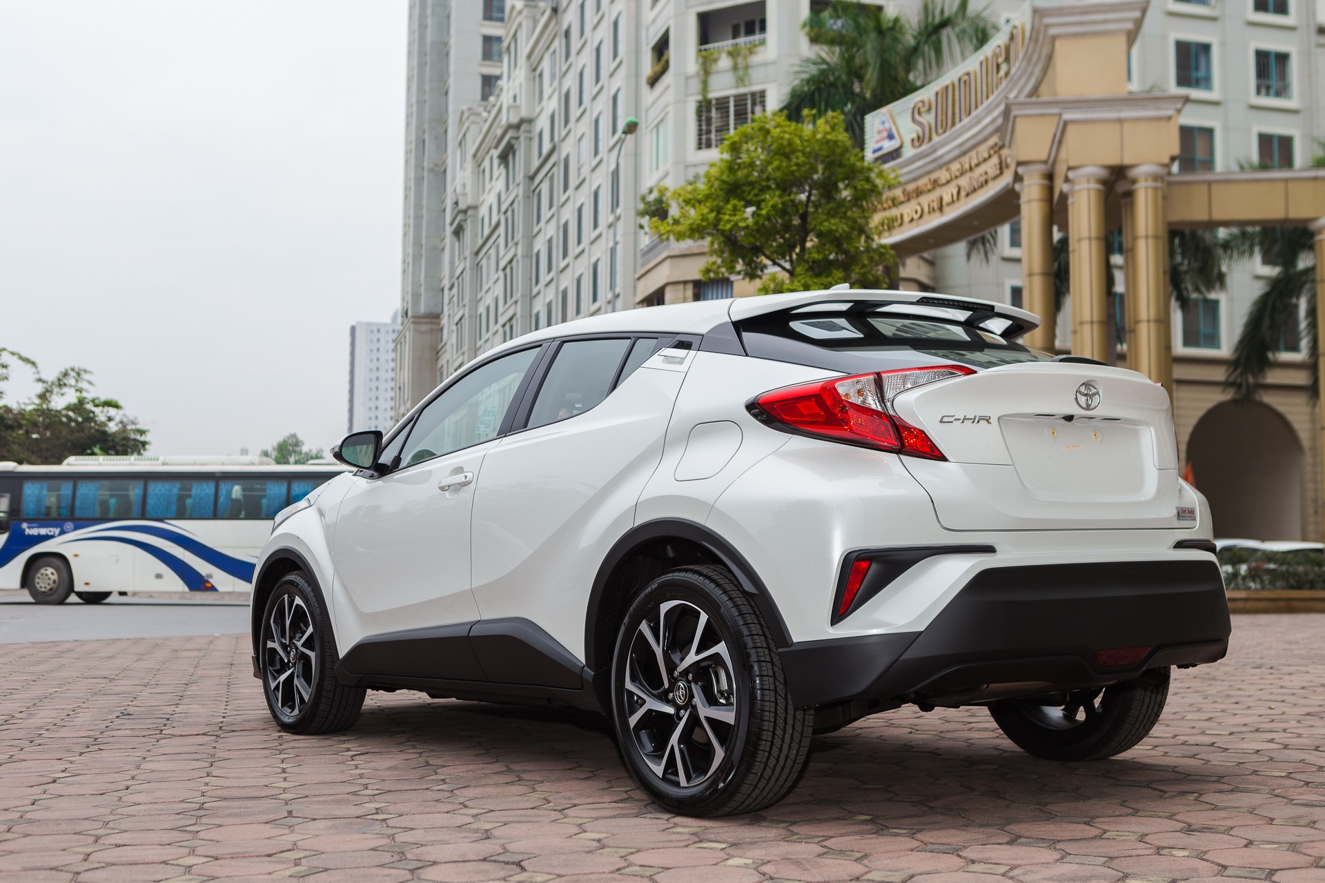 Toyota C-HR anh 10