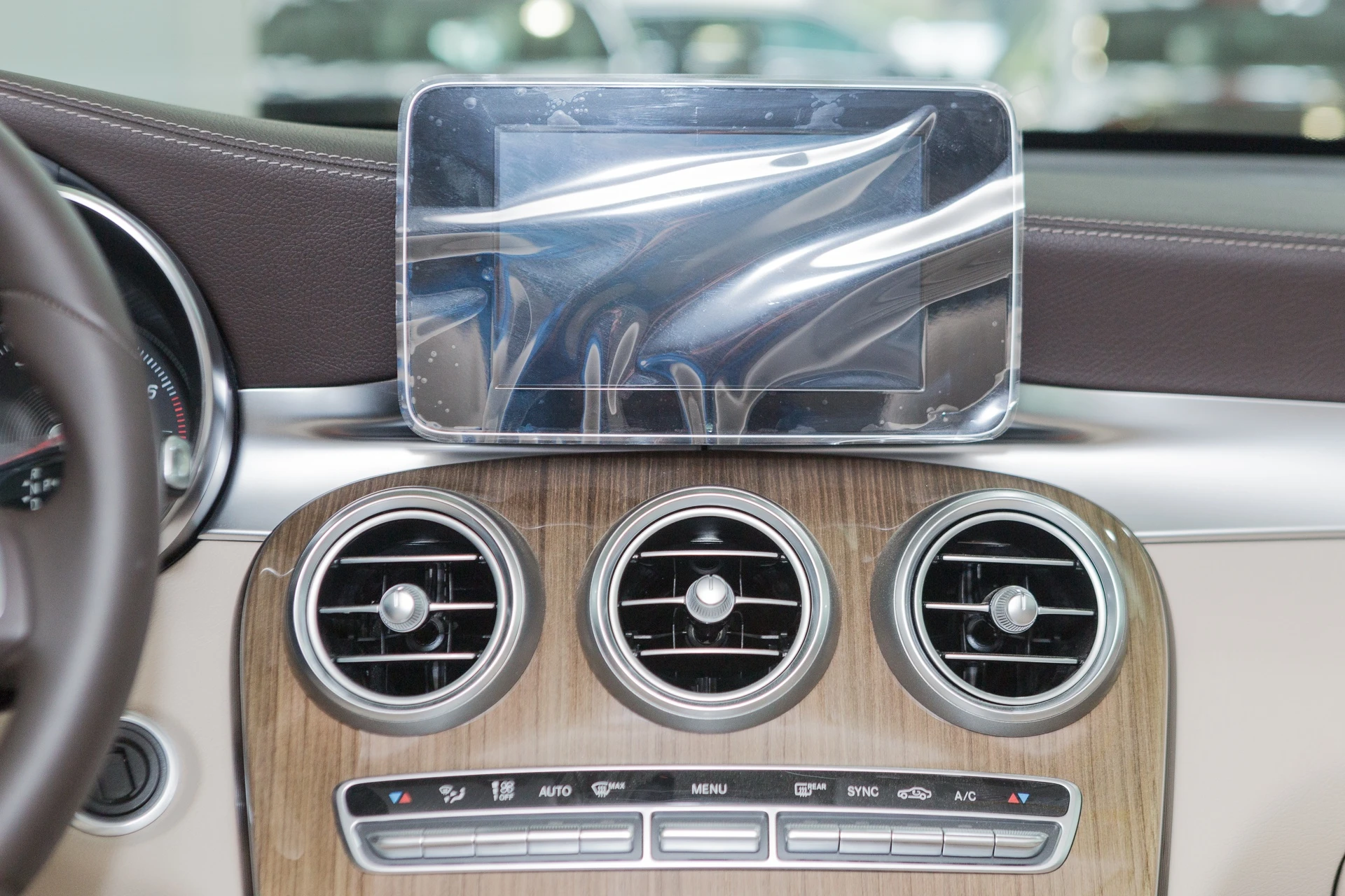 Mercedes-Benz GLC 250 mau doc anh 9