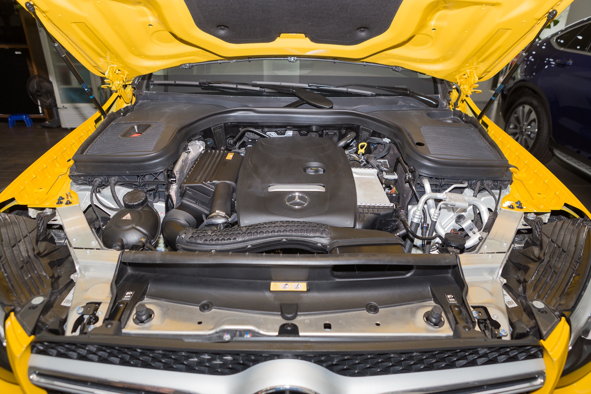 Mercedes-Benz GLC 250 mau doc anh 14