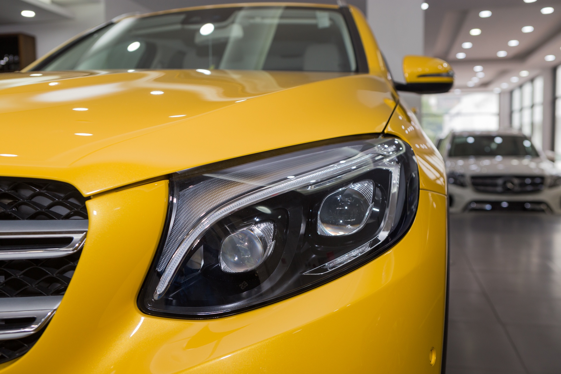 Mercedes-Benz GLC 250 mau doc anh 3