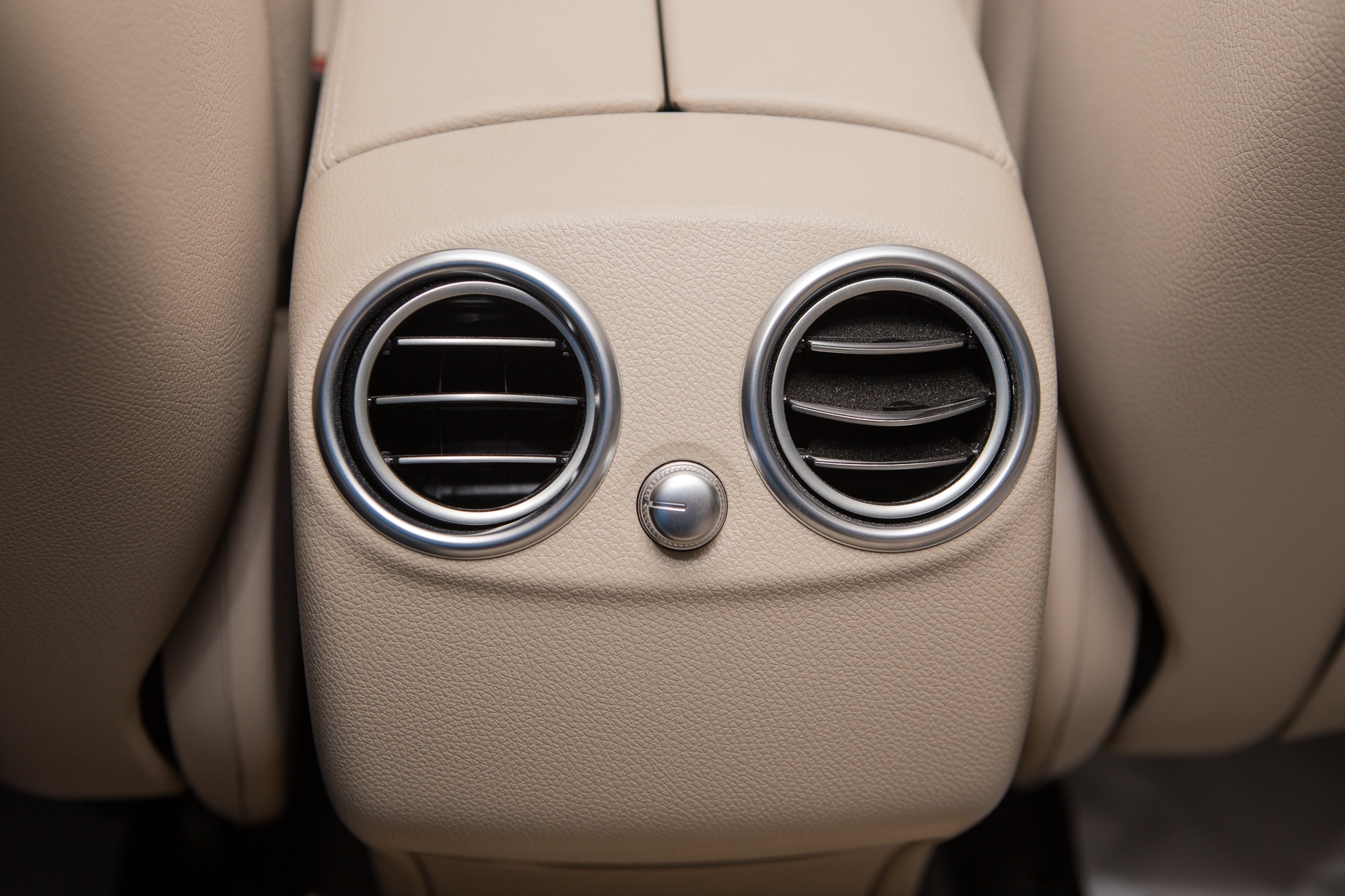 Mercedes-Benz GLC 250 mau doc anh 13