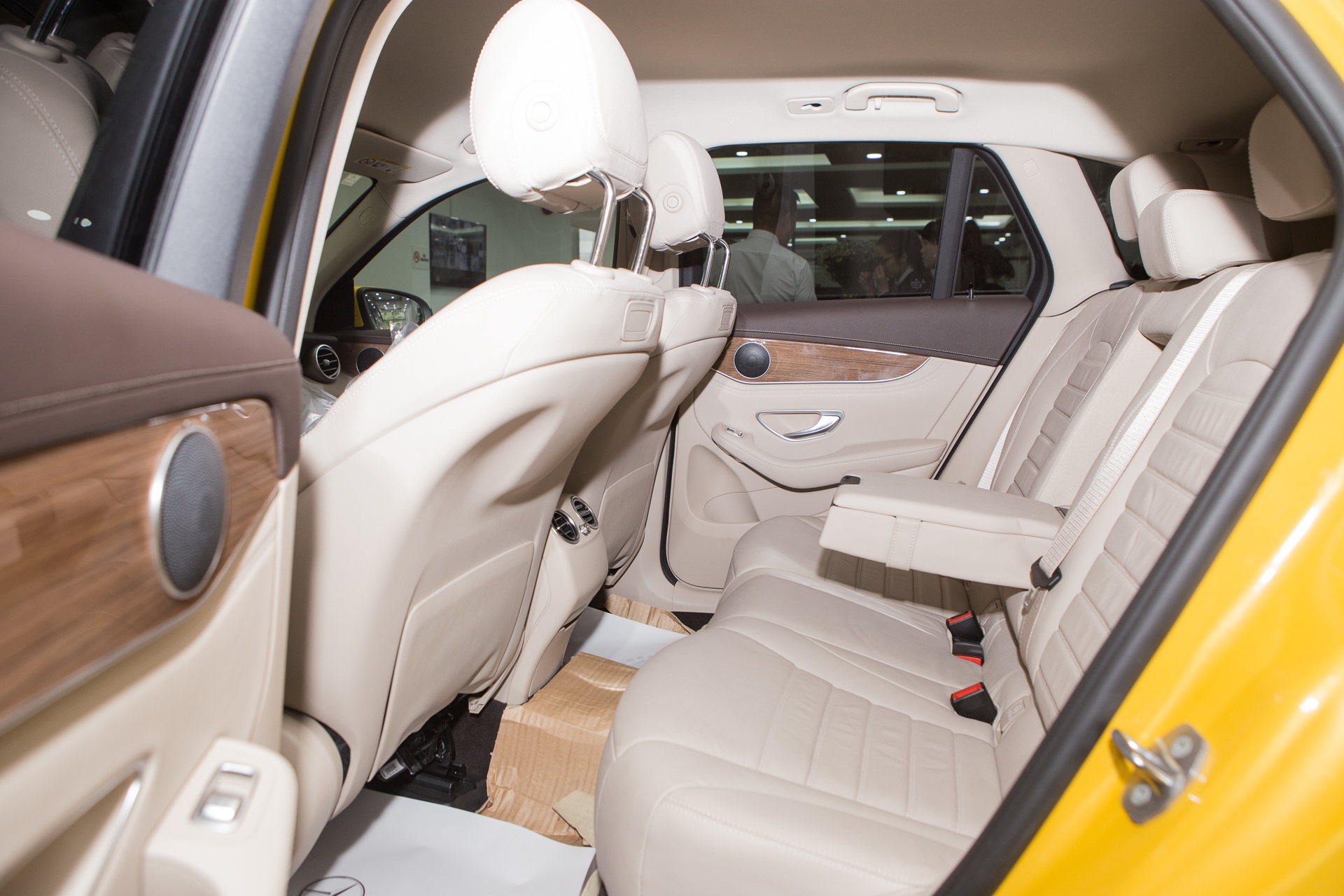 Mercedes-Benz GLC 250 mau doc anh 12