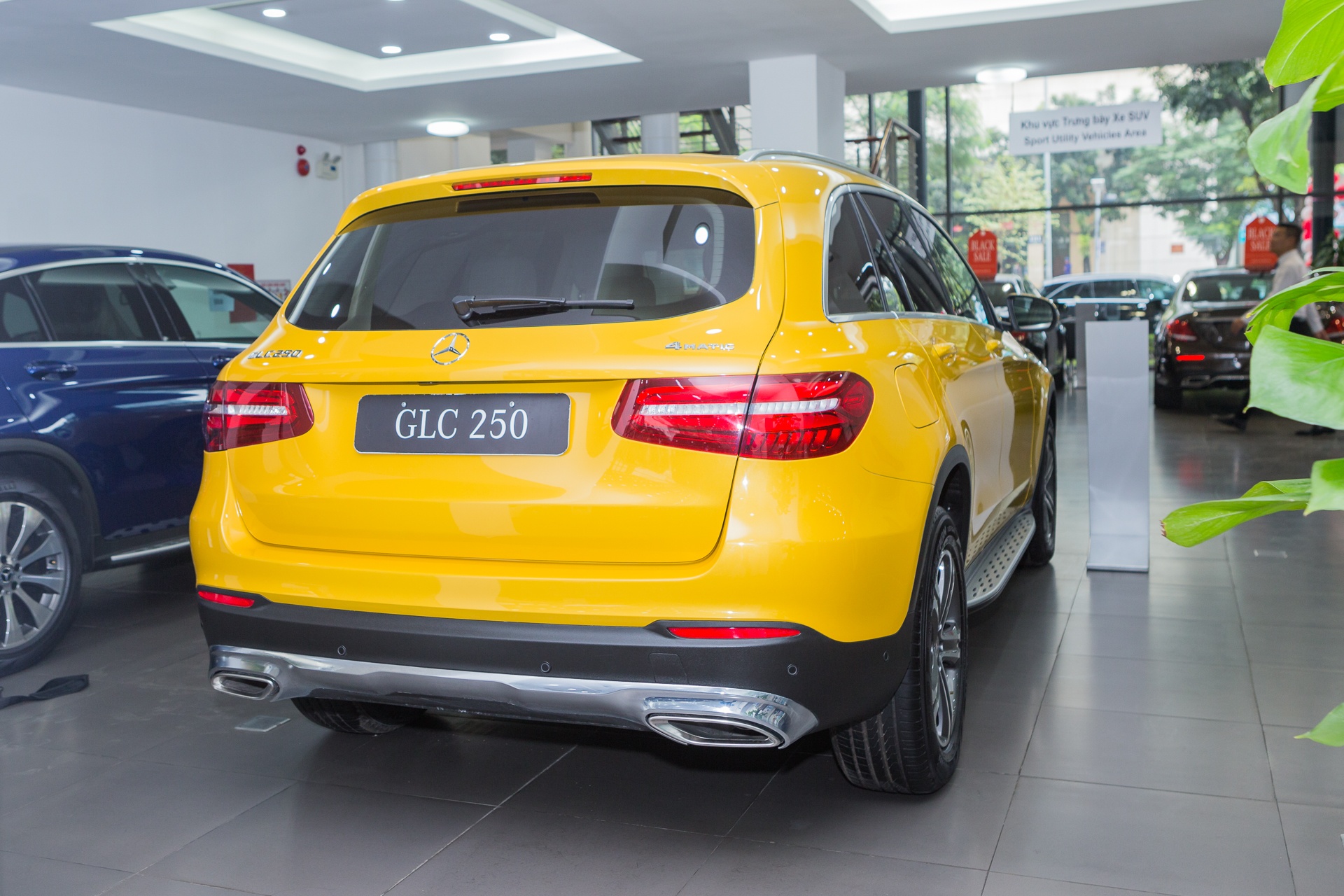 Mercedes-Benz GLC 250 mau doc anh 2