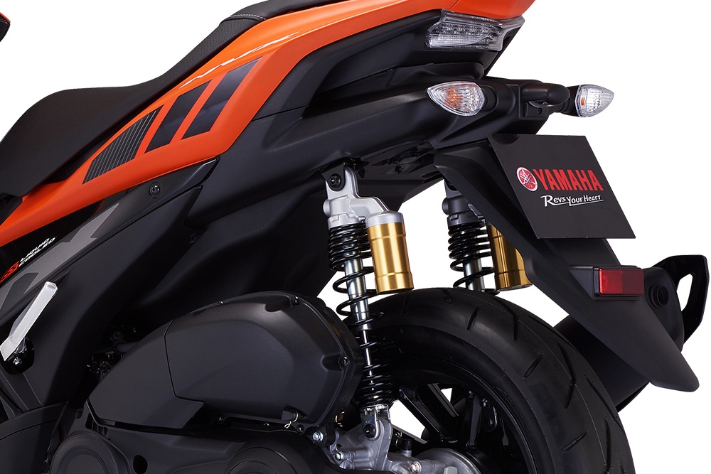 Yamaha NVX mau moi anh 3