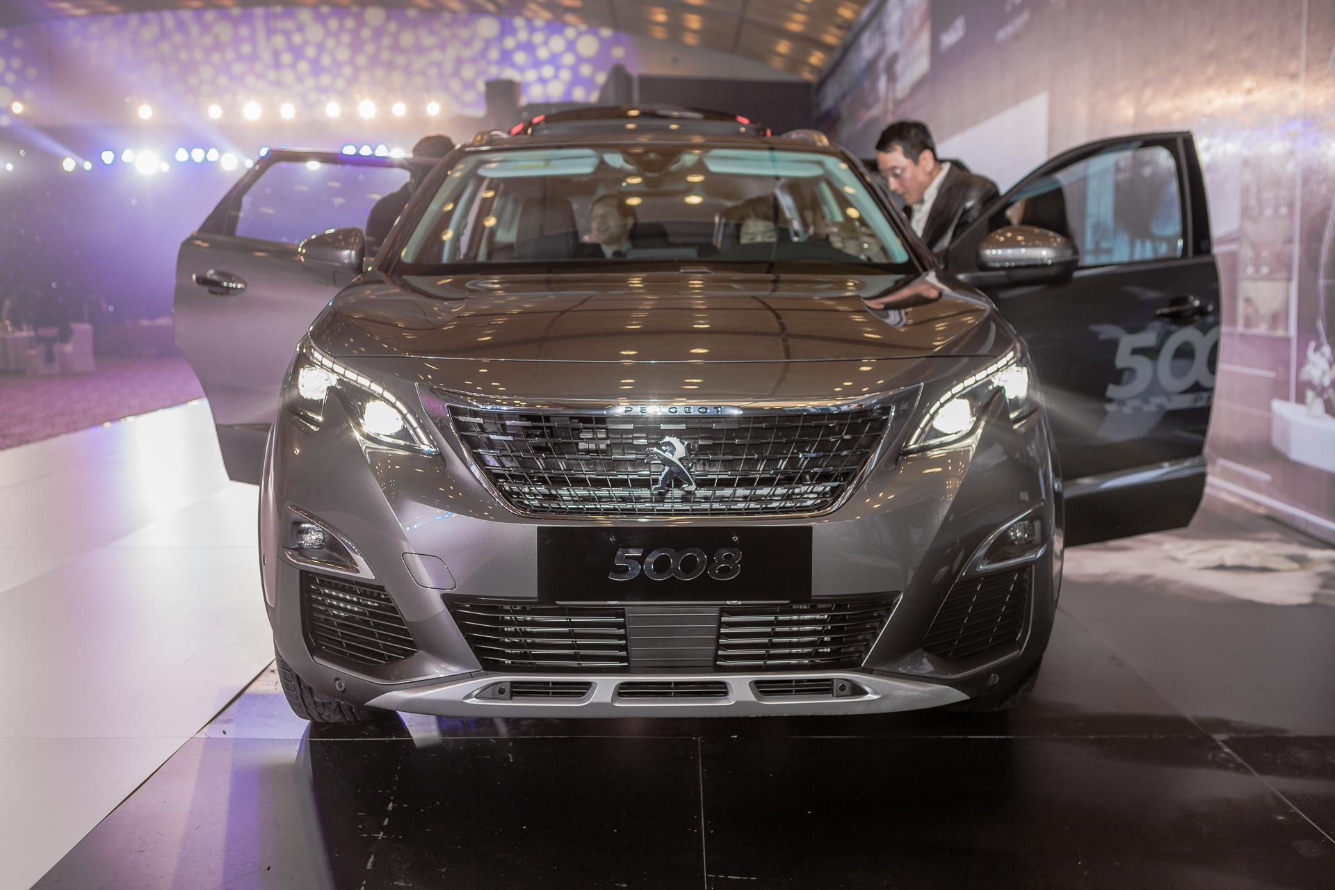 peugeot 5008 ra mat anh 3