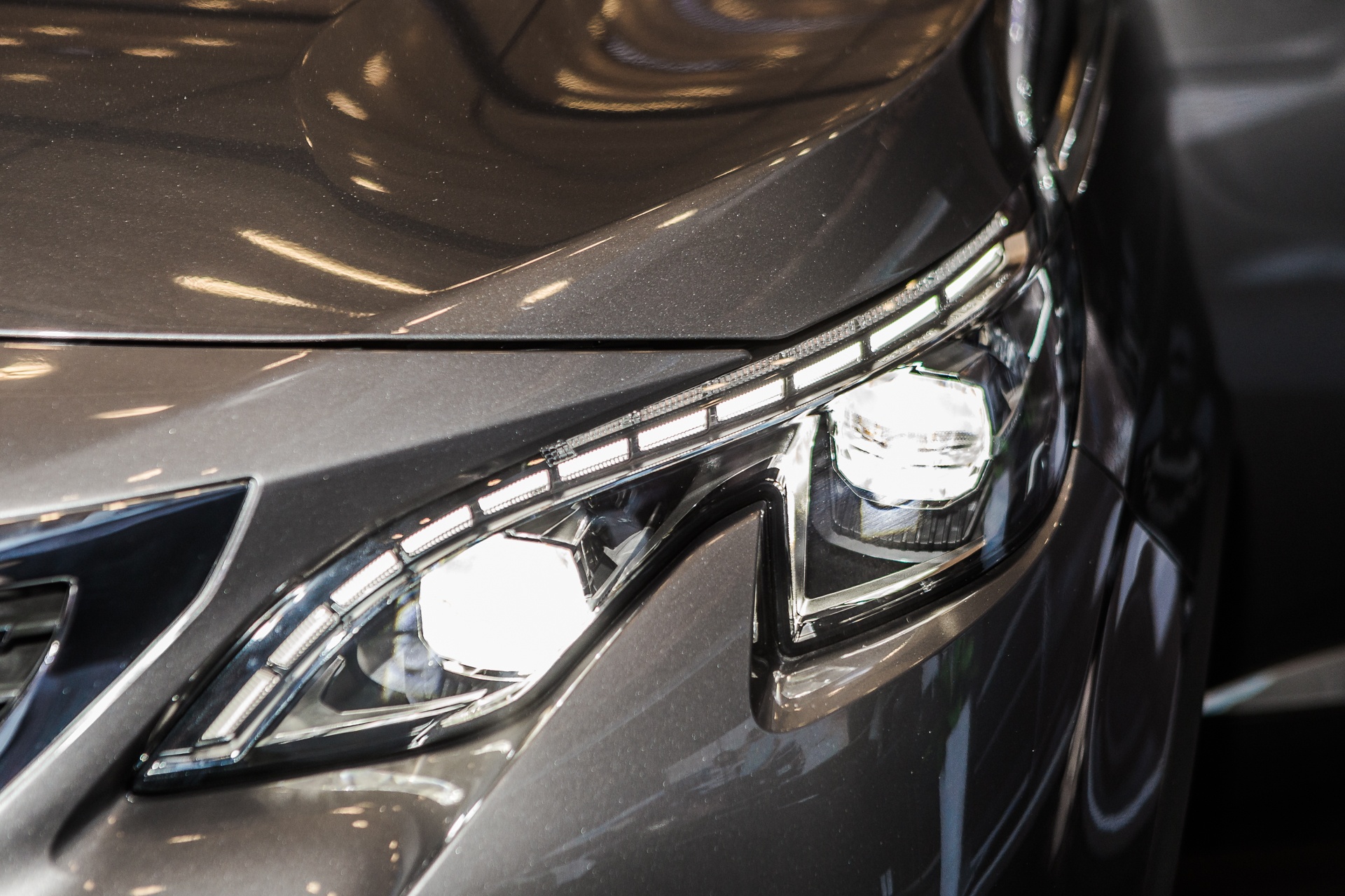 peugeot 5008 ra mat anh 4