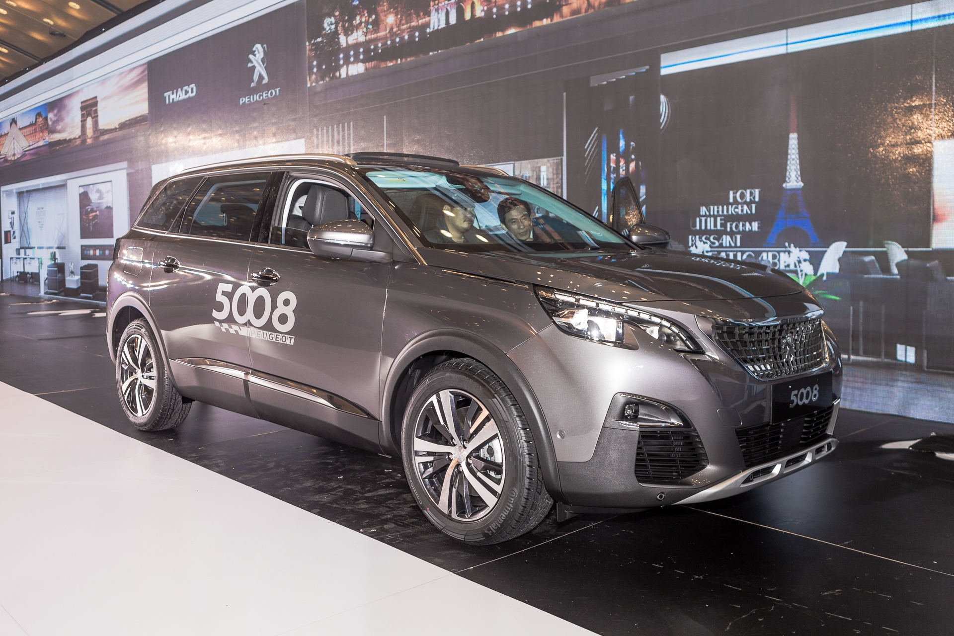 peugeot 5008 ra mat anh 1
