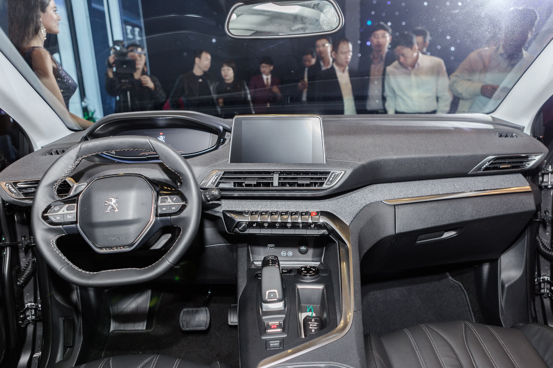 peugeot 5008 ra mat anh 6