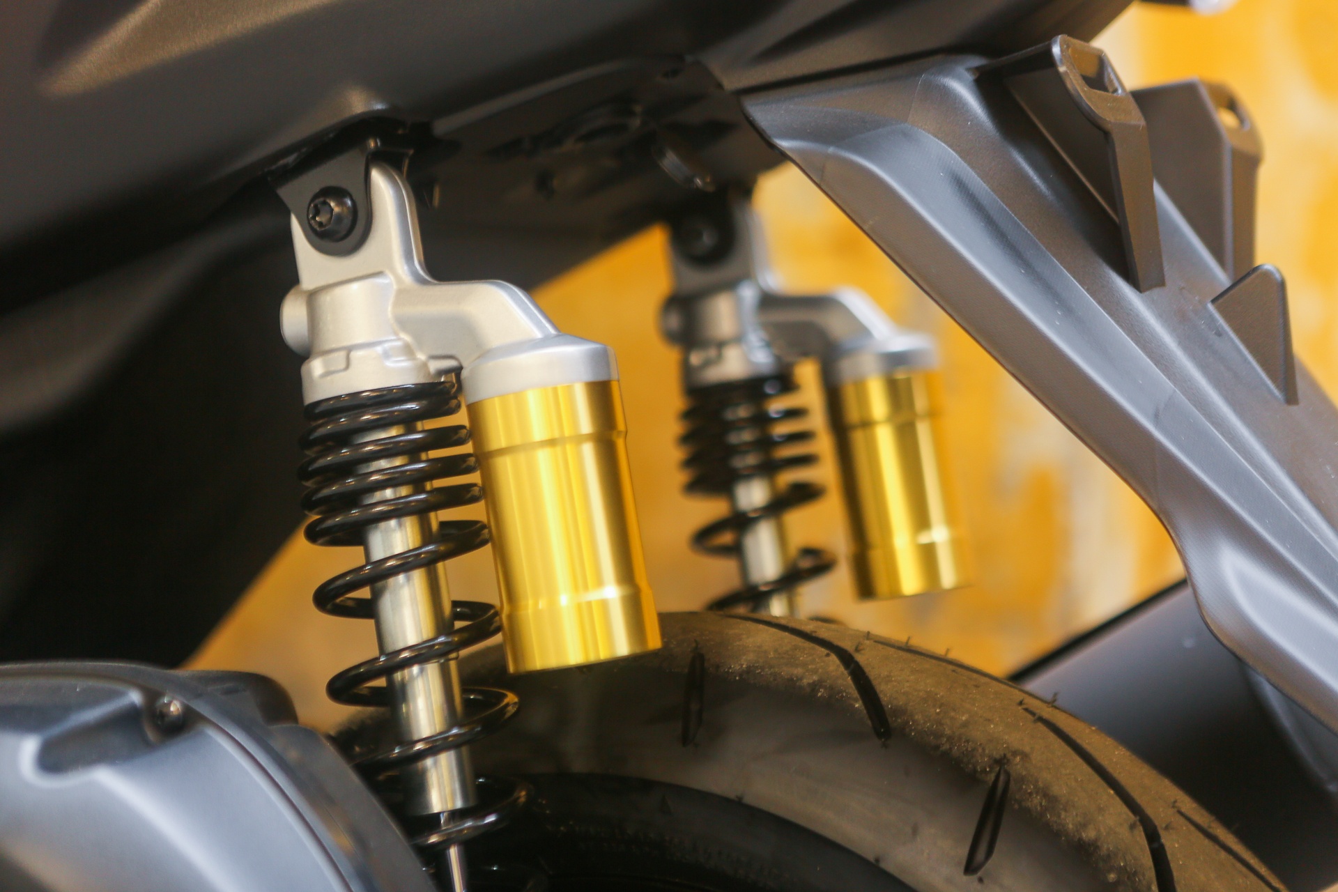 Yamaha NVX cam mo anh 10