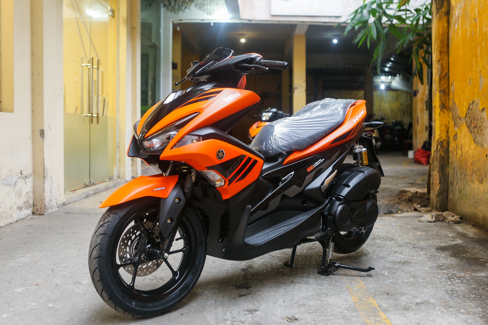 Yamaha NVX 2018 mau cam mo, gia 52,7 trieu dong hinh anh