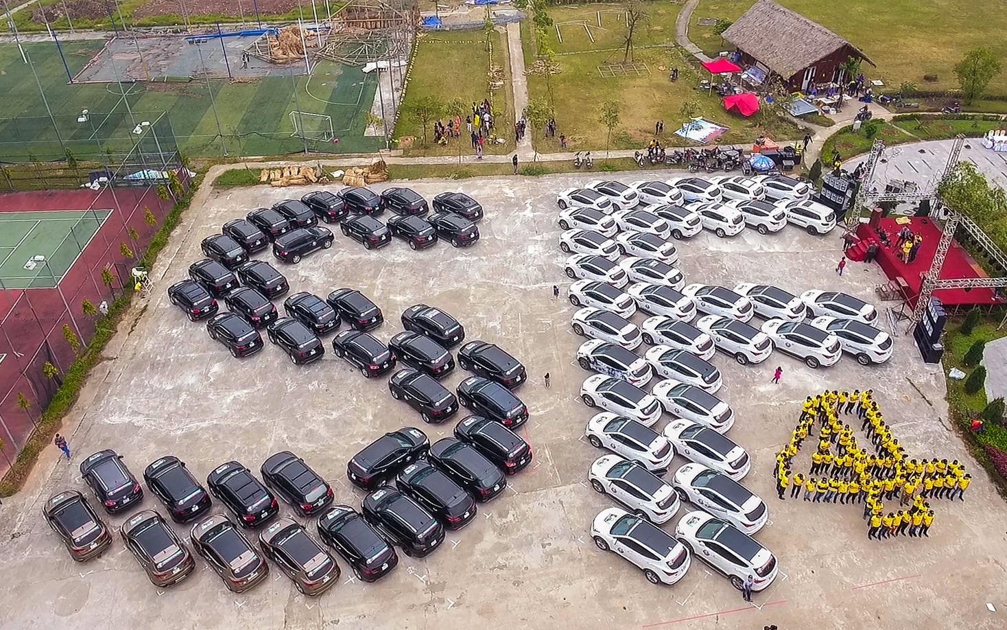 Hon 100 xe Hyundai SantaFe tu hop ngay cuoi tuan hinh anh