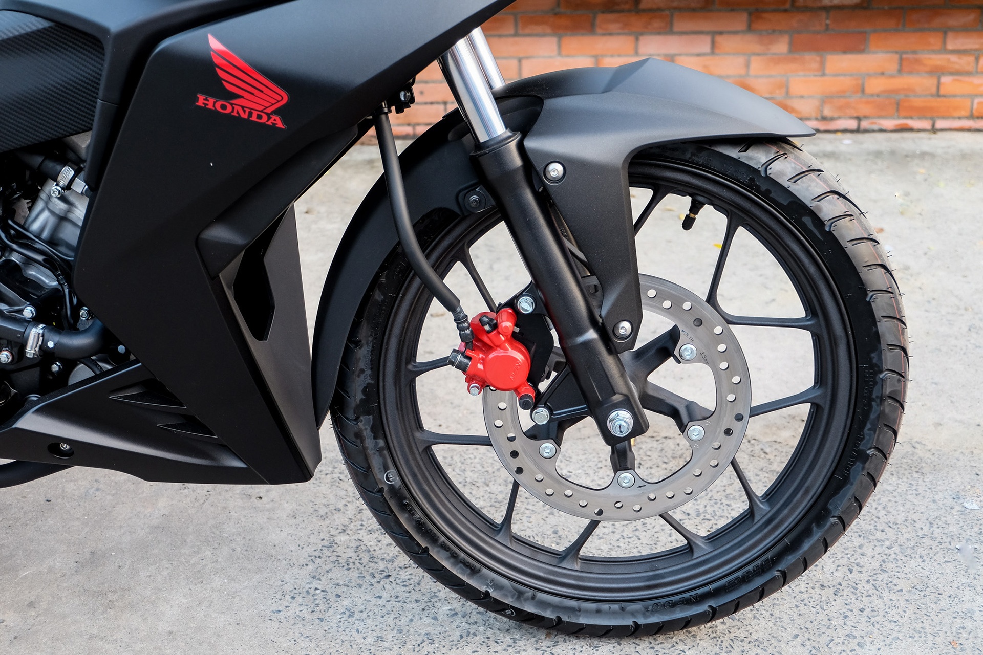 Honda Winner đen nhám và Exciter đen nhám ảnh 9 Honda Winner den nham va Exciter den nham anh 9