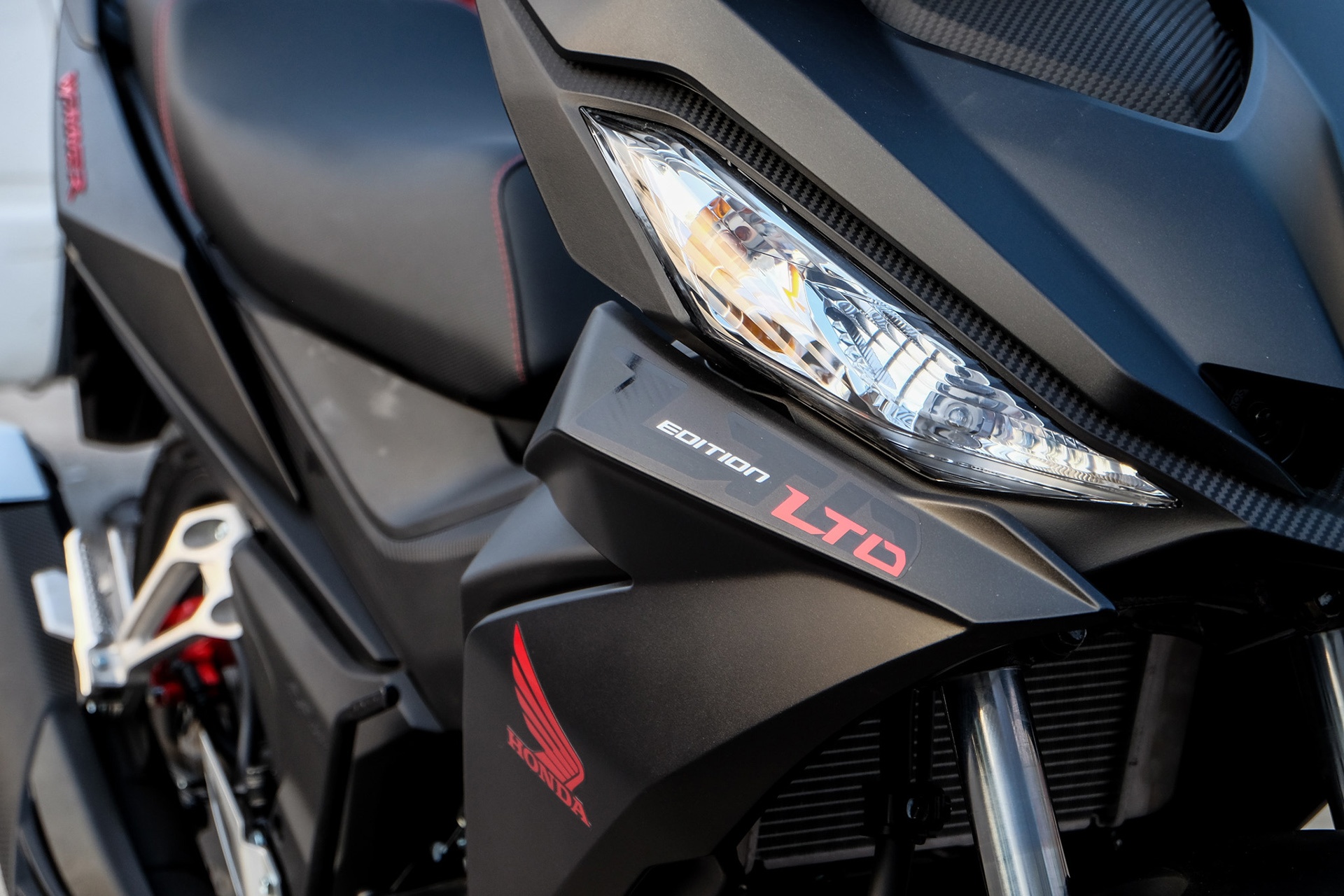 Honda Winner đen nhám và Exciter đen nhám ảnh 7 Honda Winner den nham va Exciter den nham anh 7