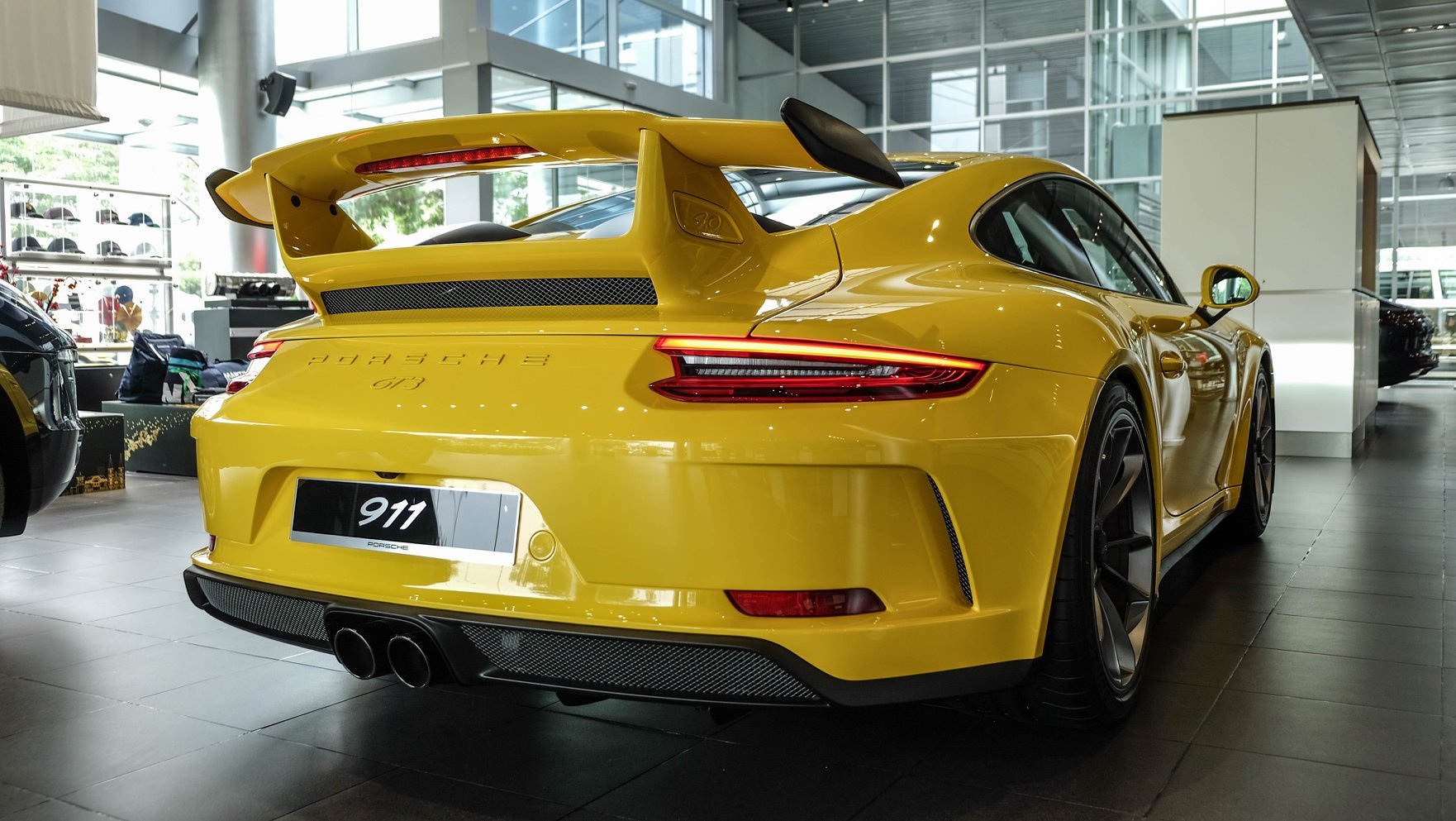 Porsche 911 GT3 ve Viet Nam anh 4