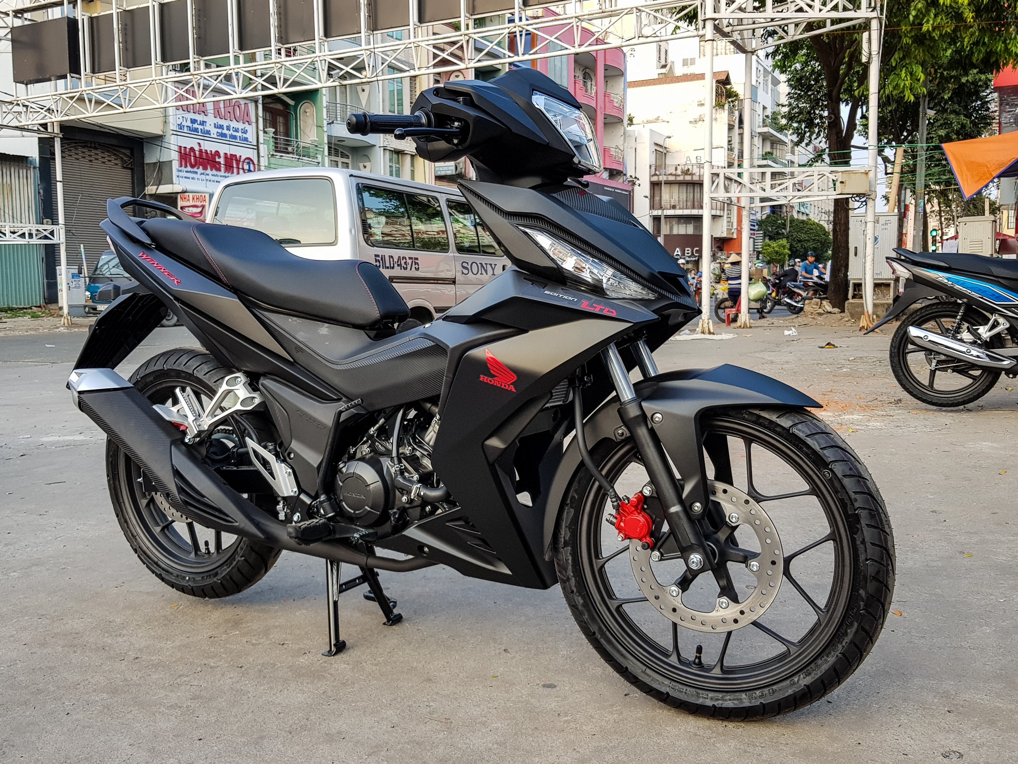 Honda Winner den mo hiem xe, Yamaha Exciter moi gia on dinh hinh anh