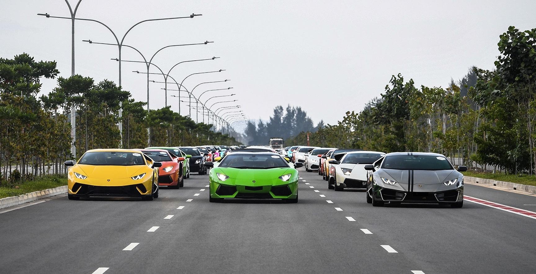 122 sieu xe Lamborghini dieu hanh tren pho hinh anh