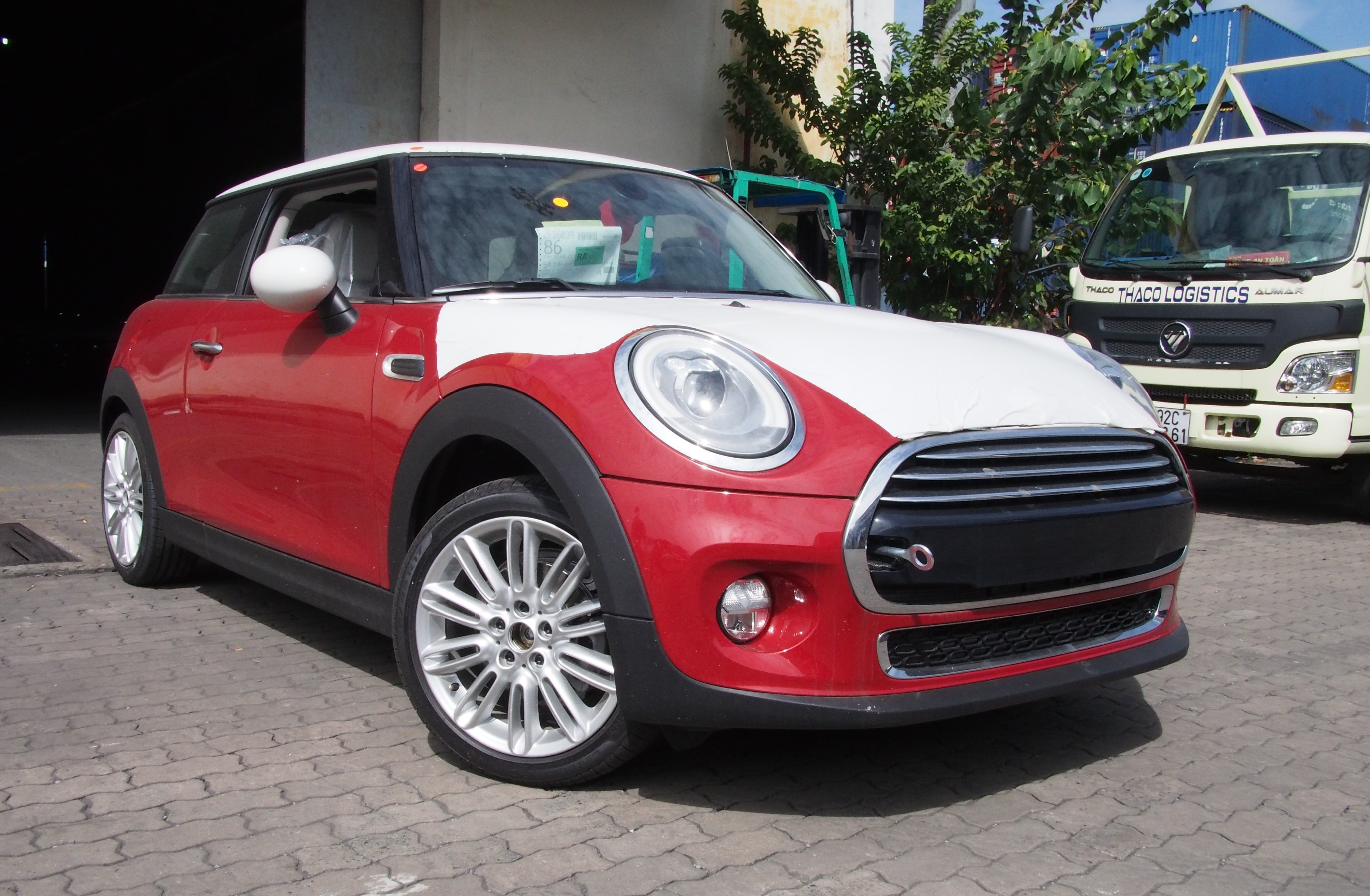 Thaco phan phoi xe BMW anh 2