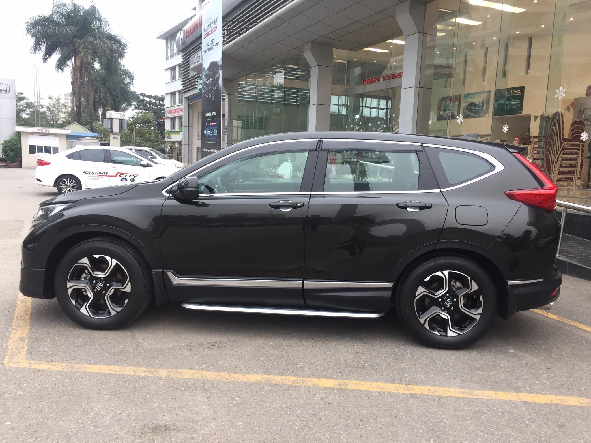 Gan 700 xe Honda CR-V 7 cho cho khach tai Viet Nam hinh anh