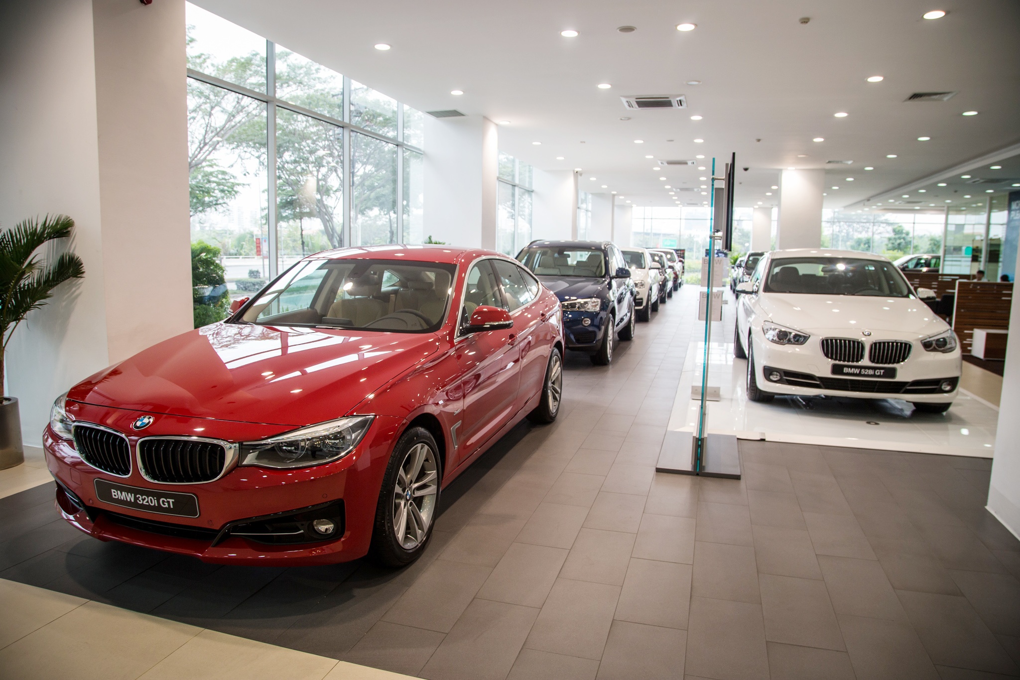 Gia xe BMW giam nhieu nhat gan 600 trieu khi Thaco phan phoi hinh anh