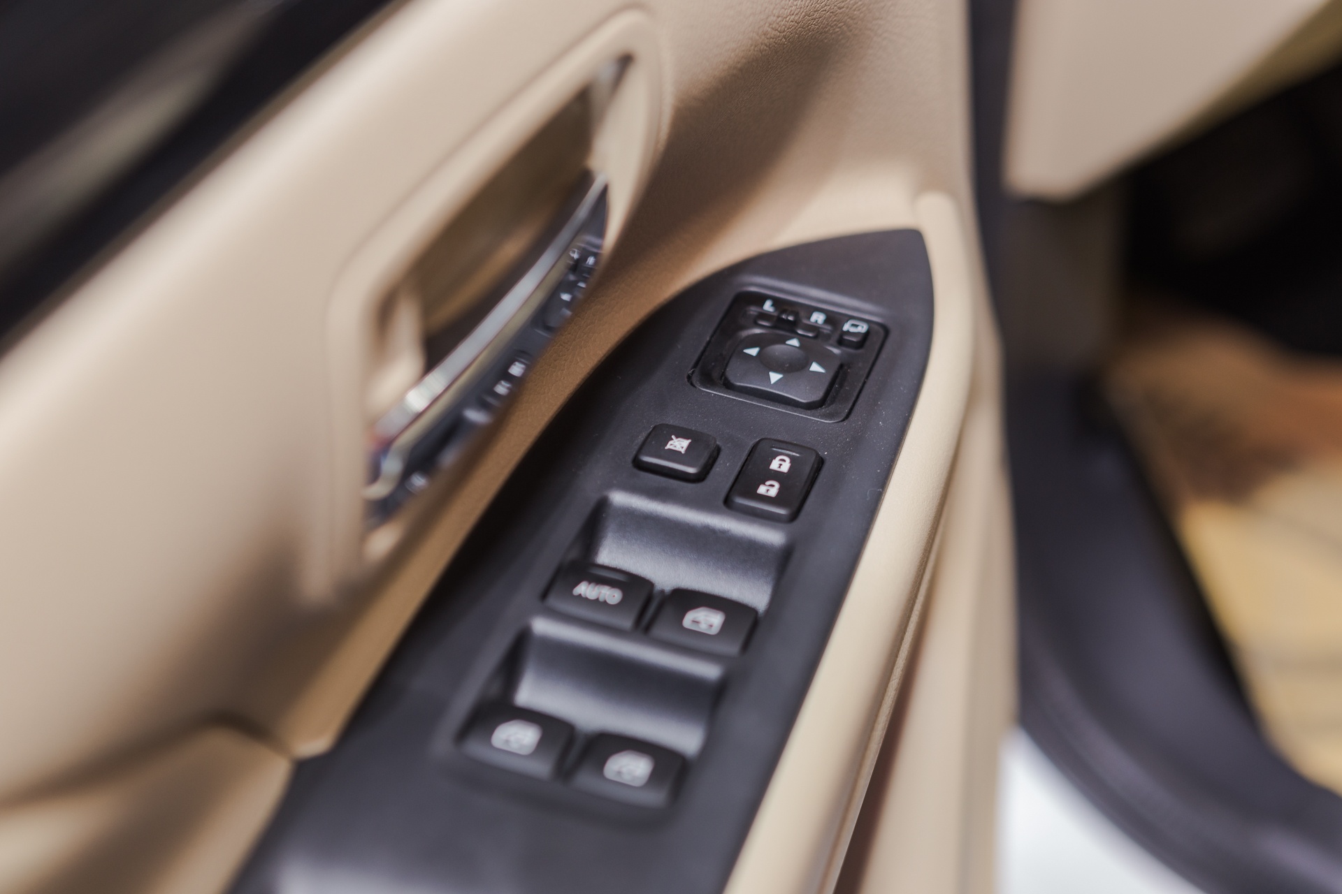 Mitsubishi Outlander CKD gia bao nhieu anh 10