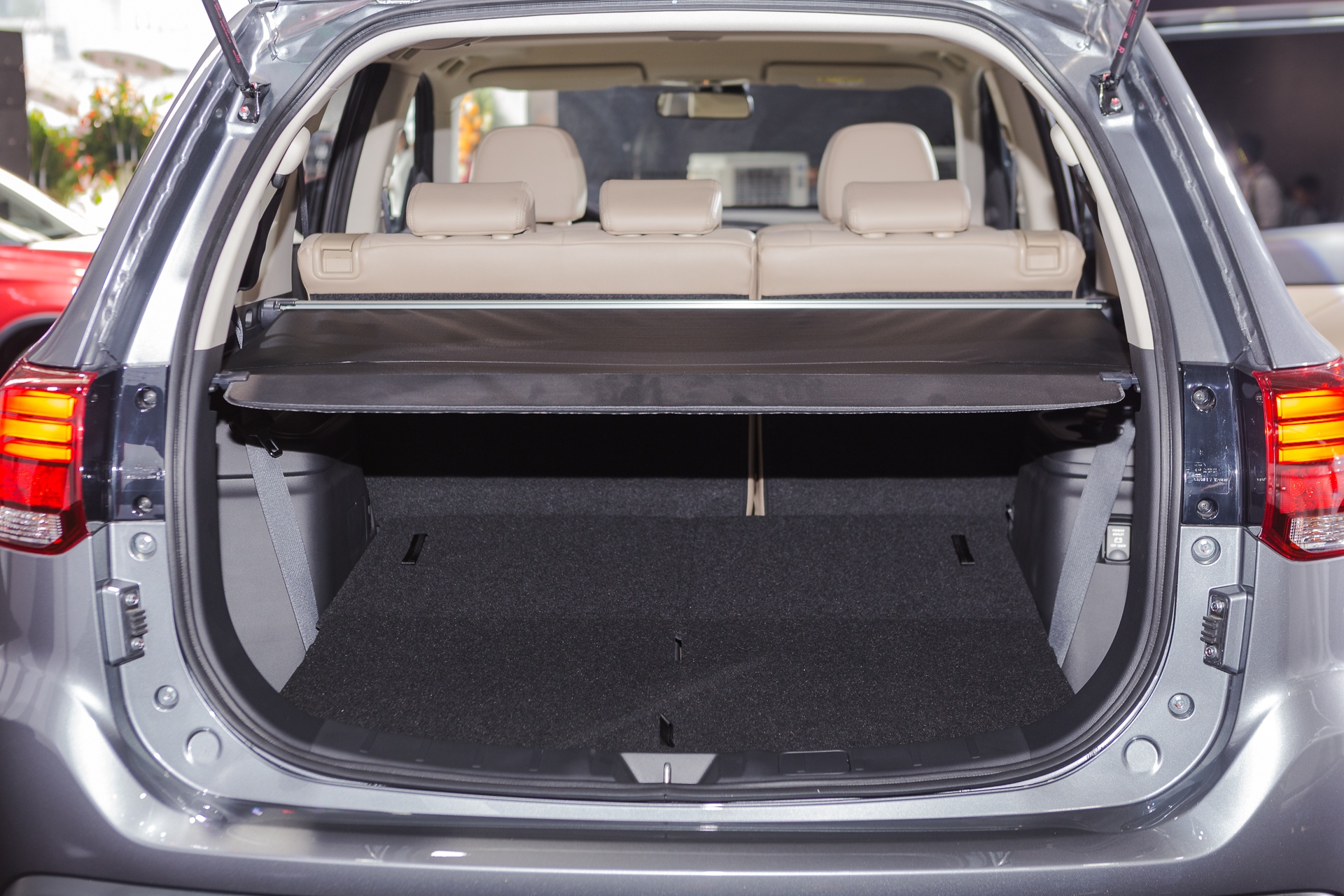 Mitsubishi Outlander CKD gia bao nhieu anh 15