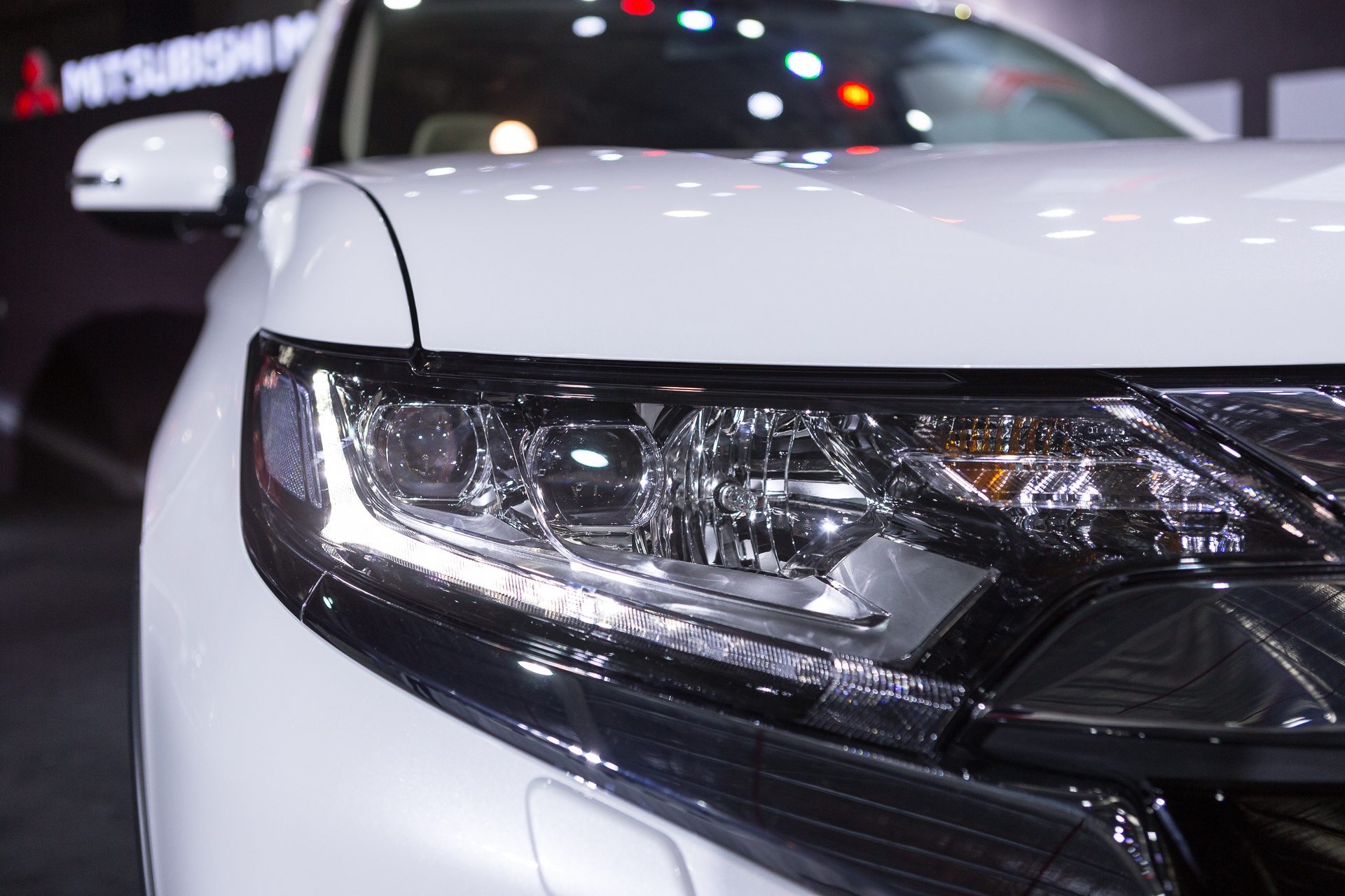 Mitsubishi Outlander CKD gia bao nhieu anh 4