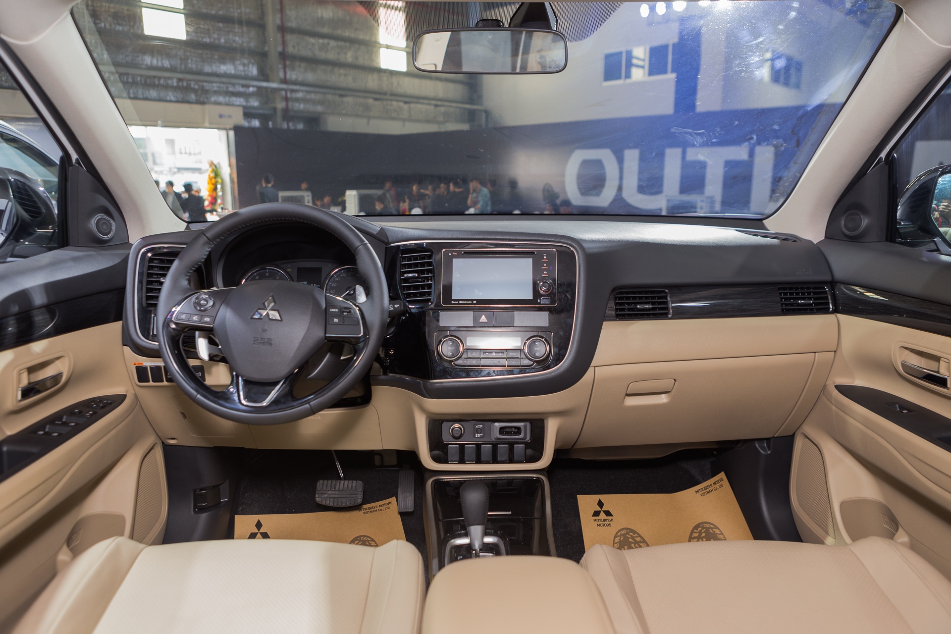 Mitsubishi Outlander CKD gia bao nhieu anh 6