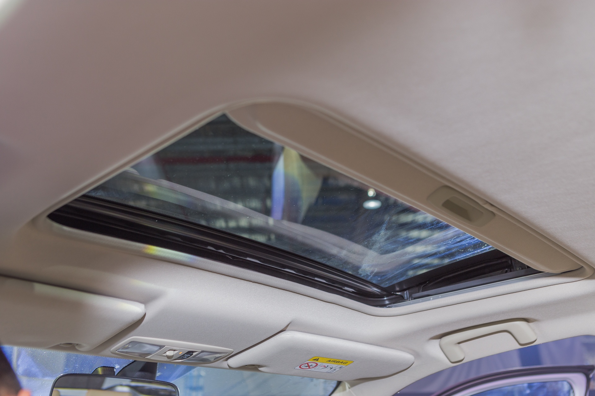 Mitsubishi Outlander CKD gia bao nhieu anh 11