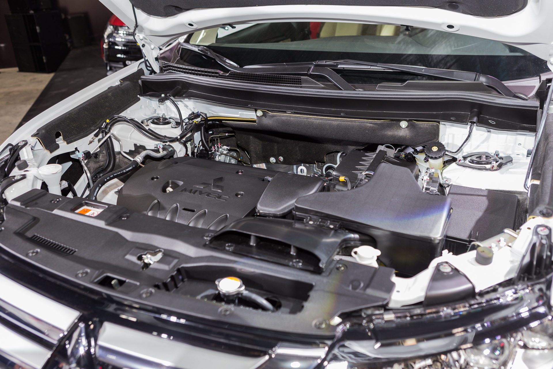 Mitsubishi Outlander CKD gia bao nhieu anh 16