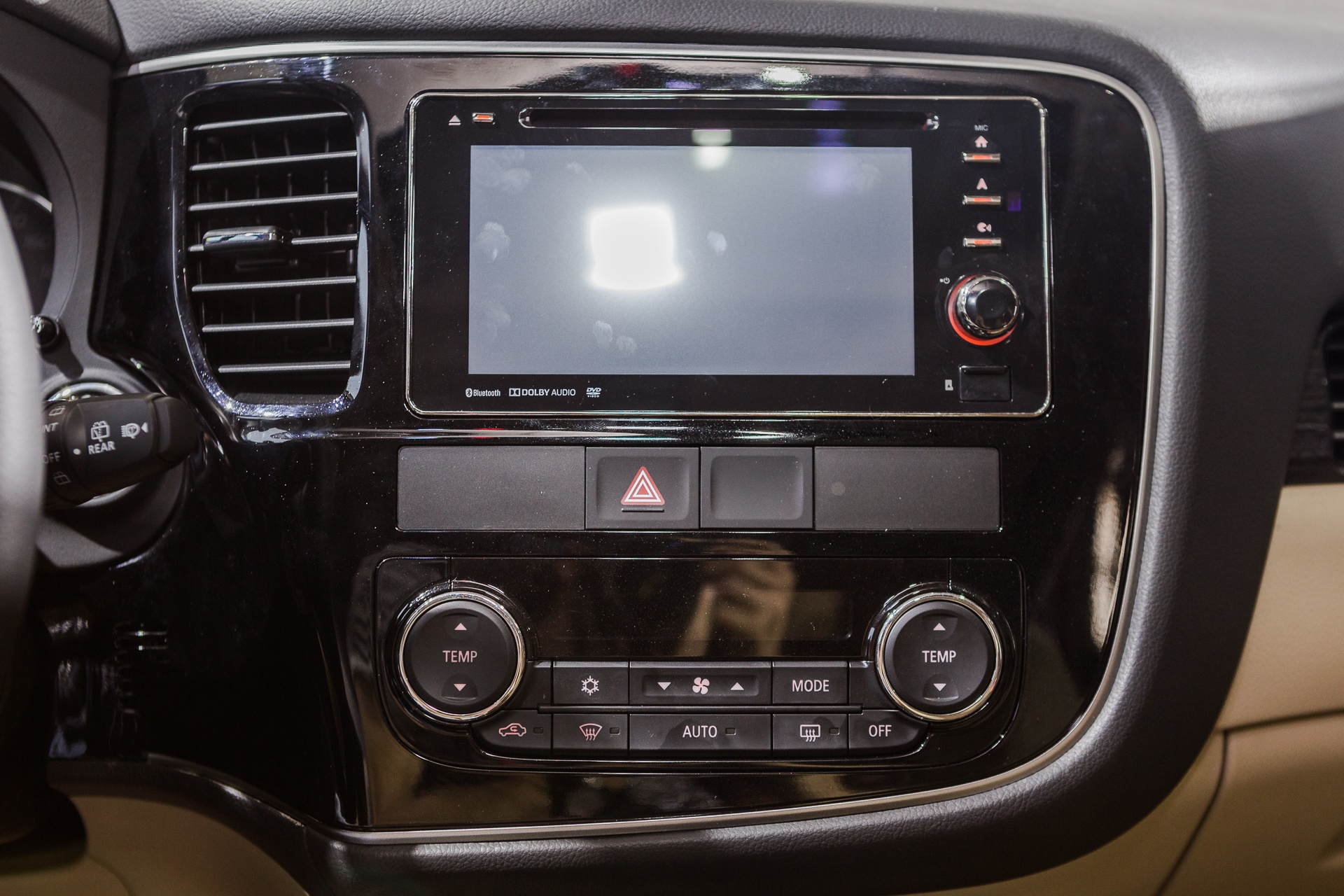 Mitsubishi Outlander CKD gia bao nhieu anh 8