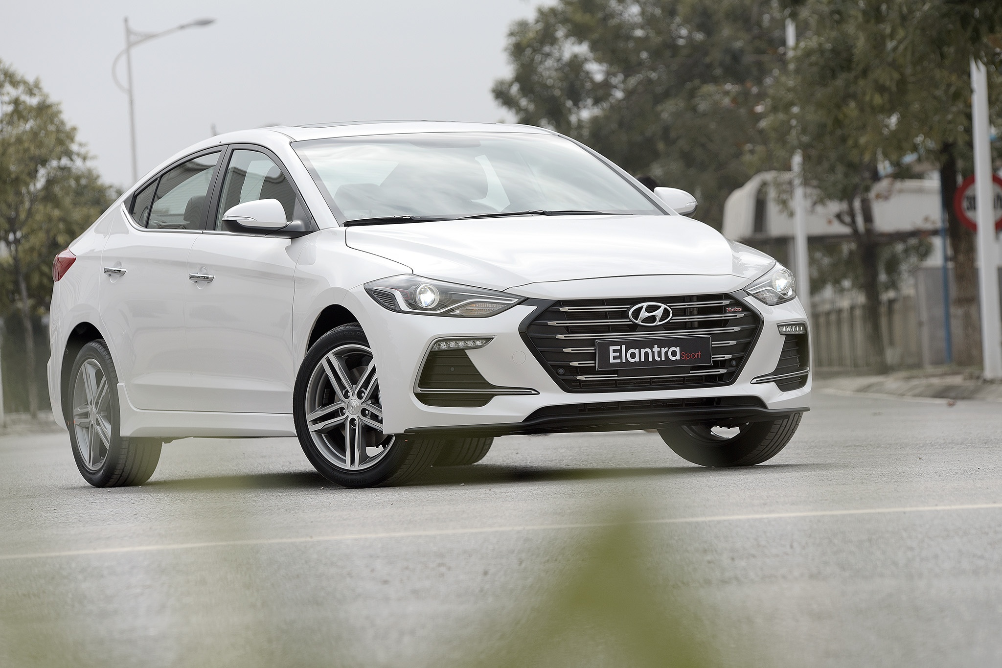 Hyundai Elantra Sport gia bao nhieu anh 1